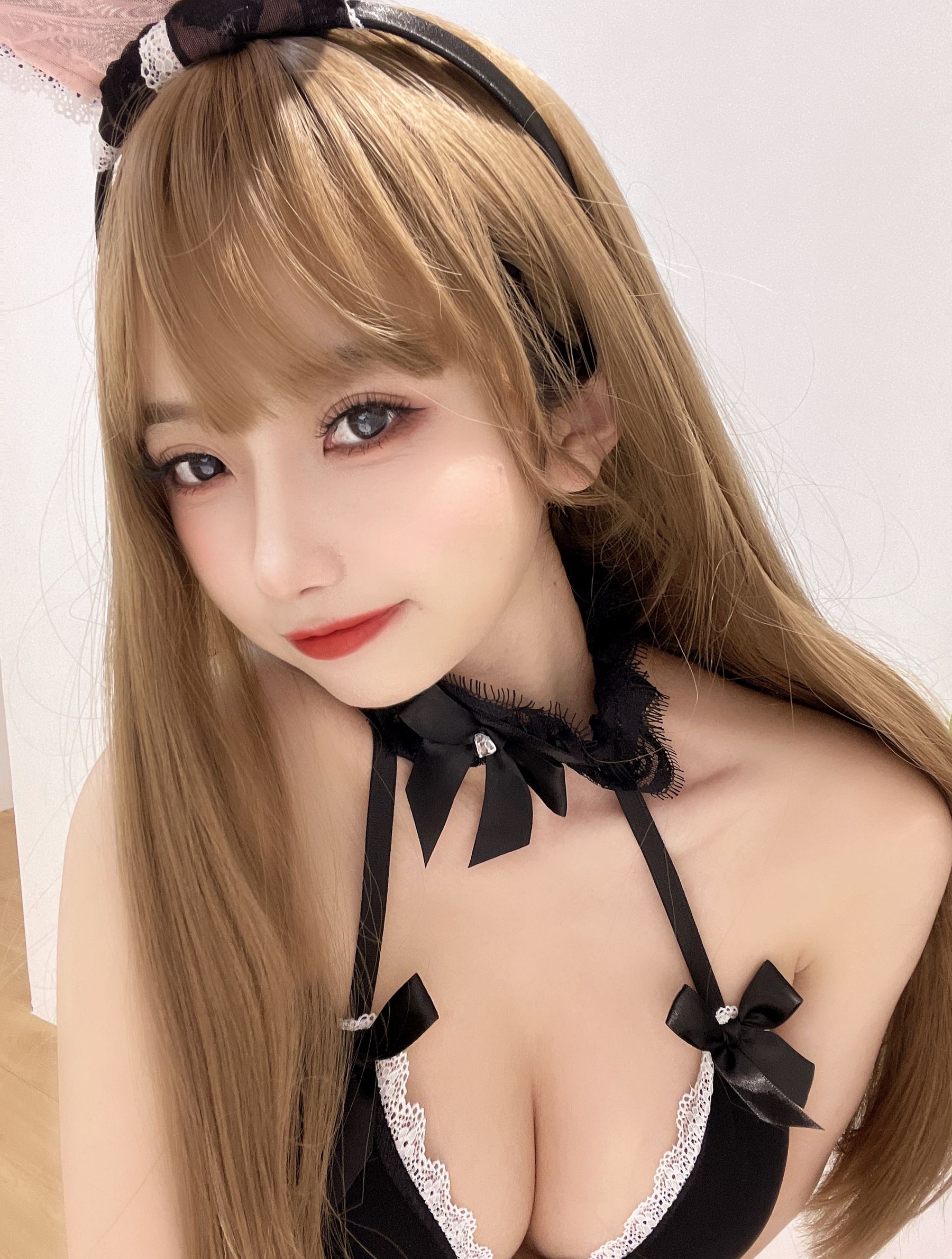 [网红COSER写真] 白嫩美少女鬼畜瑶 - 蕾丝兔女郎