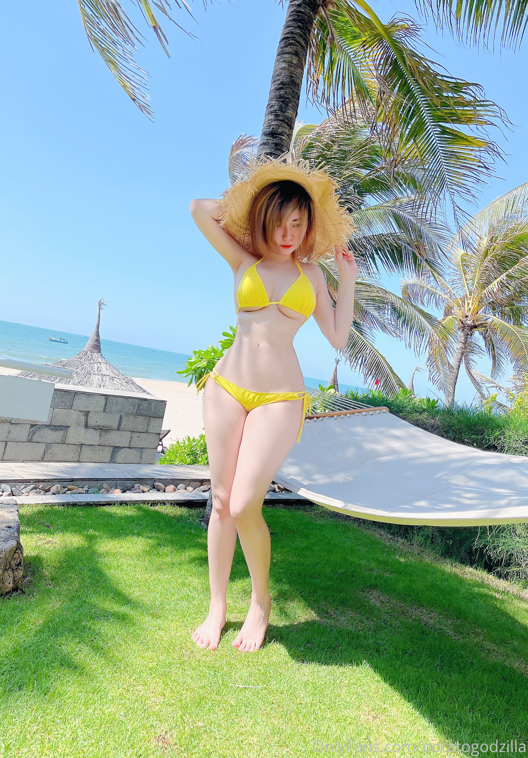 [网红COSER写真] Coser小姐姐Potato Godzilla - Yellow Bikini