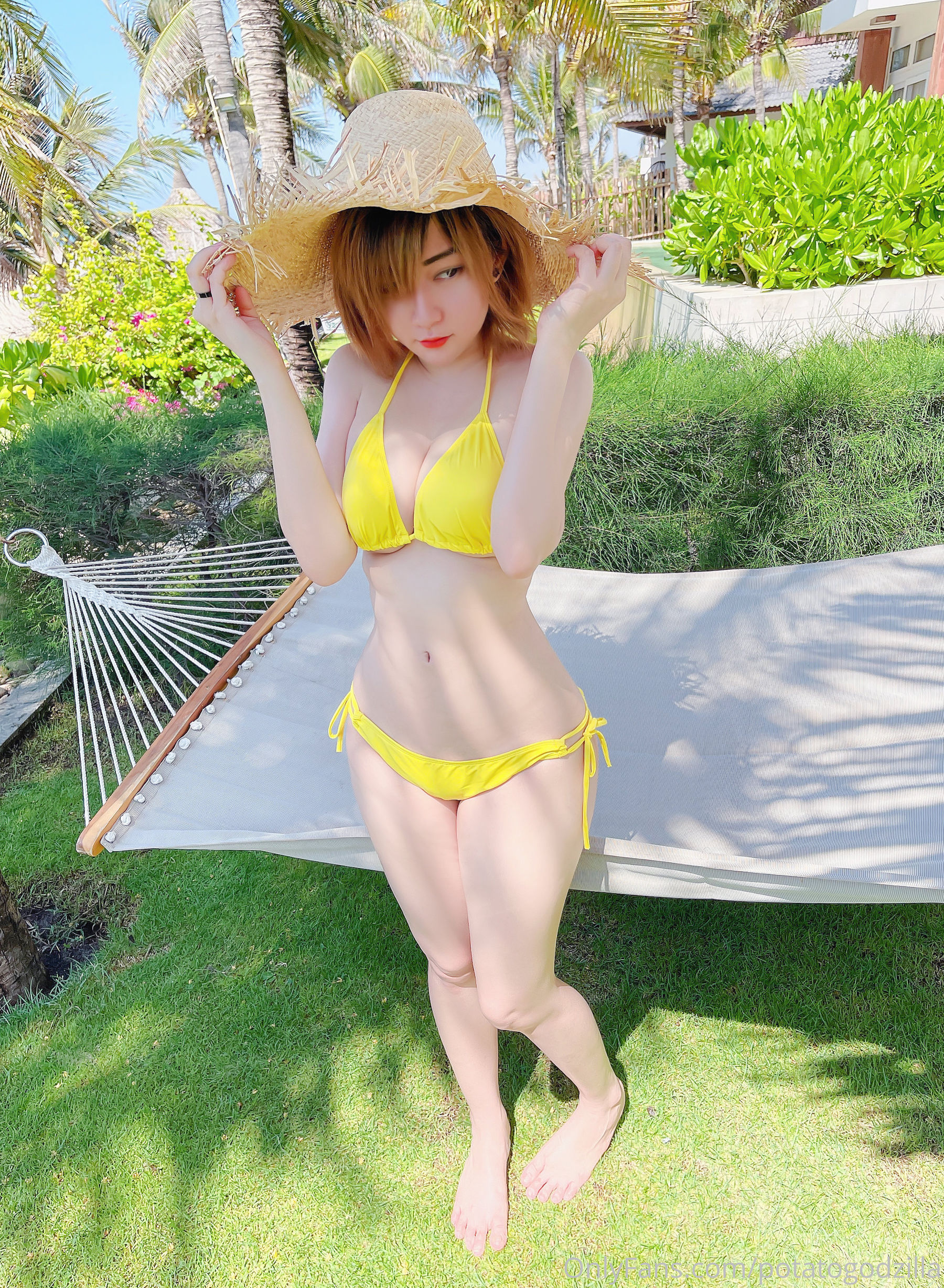 [网红COSER写真] Coser小姐姐Potato Godzilla - Yellow Bikini