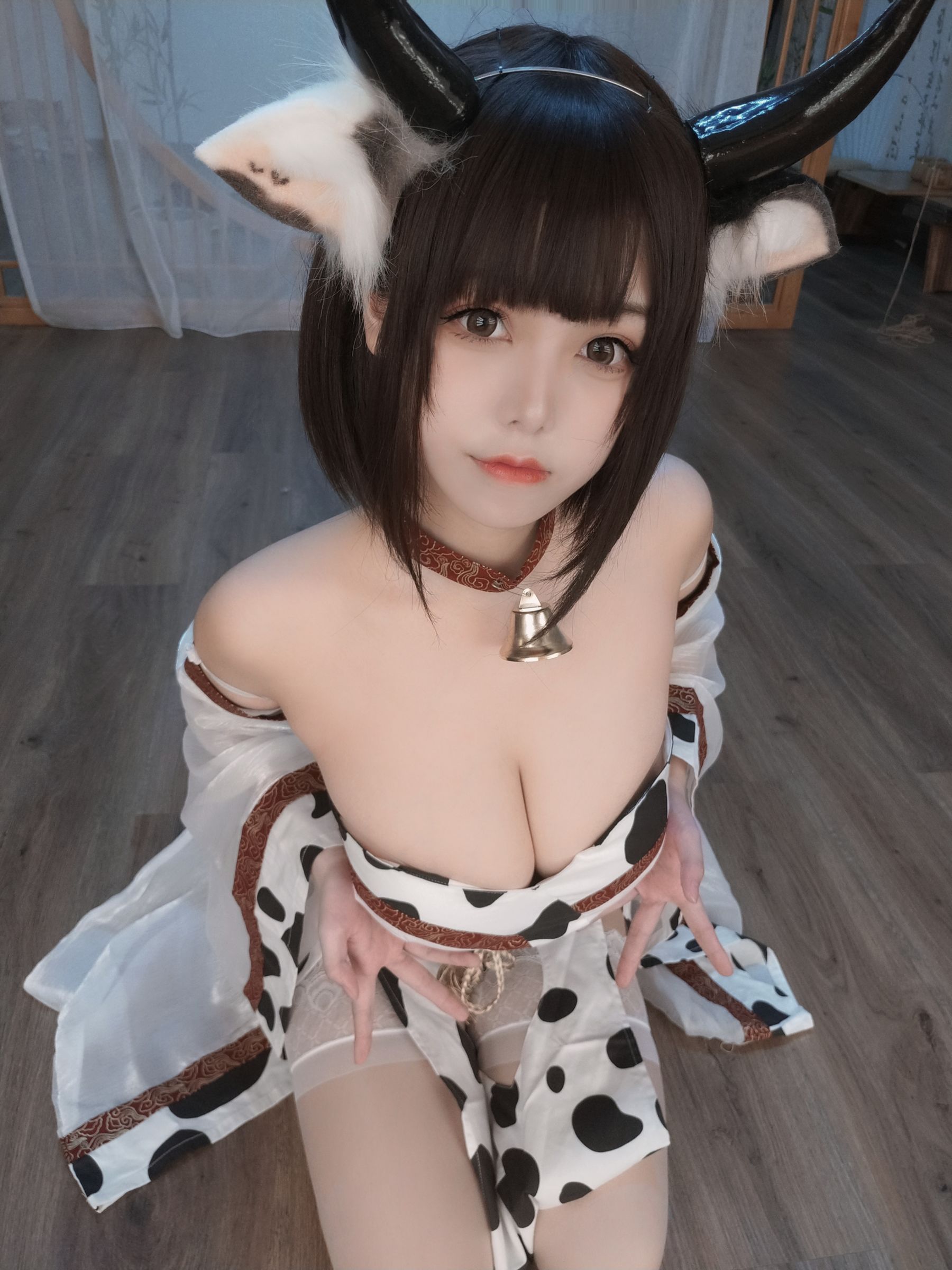 [网红COSER写真] 萌系小姐姐蜜汁猫裘 - 奶牛