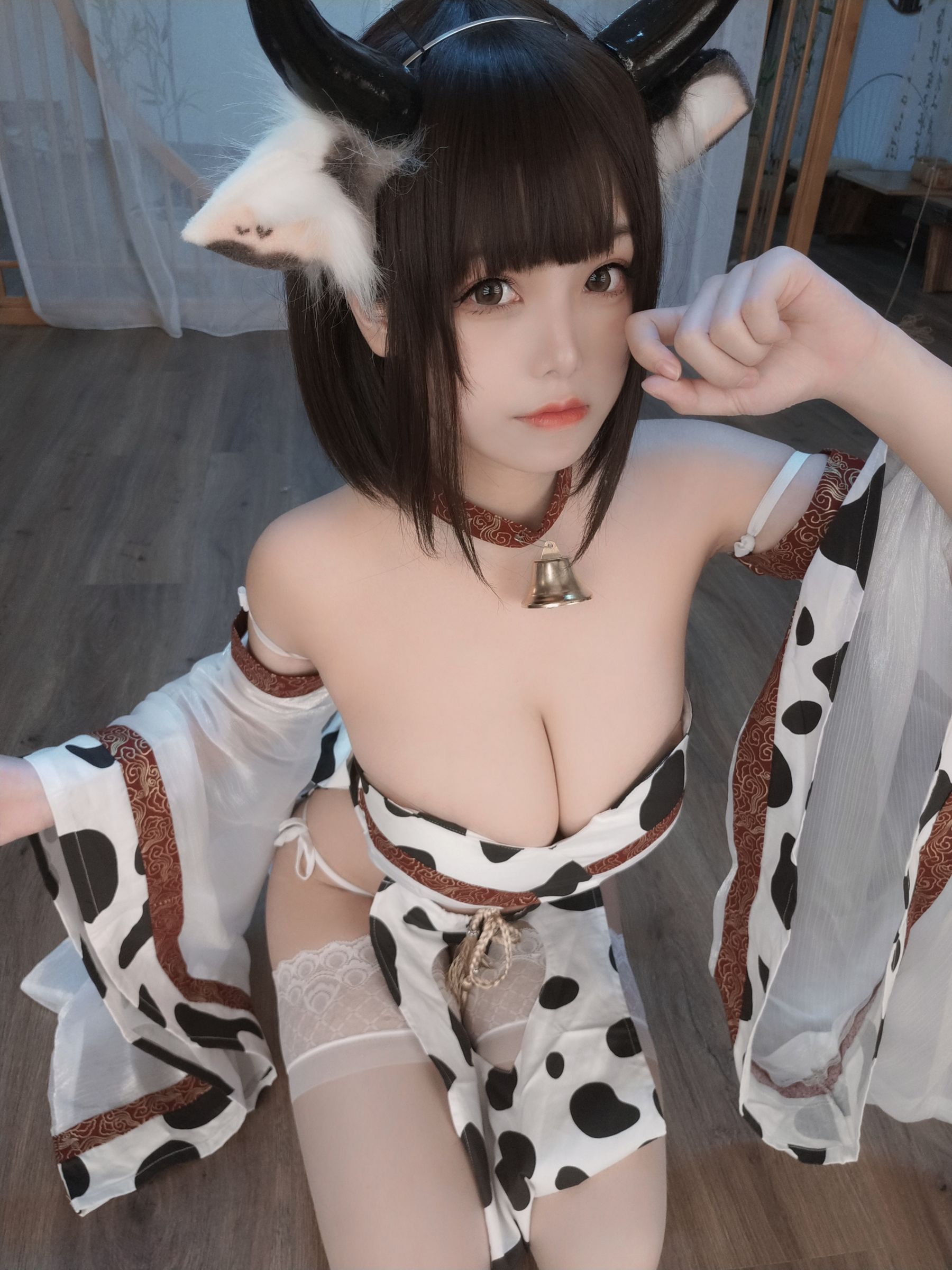 [网红COSER写真] 萌系小姐姐蜜汁猫裘 - 奶牛