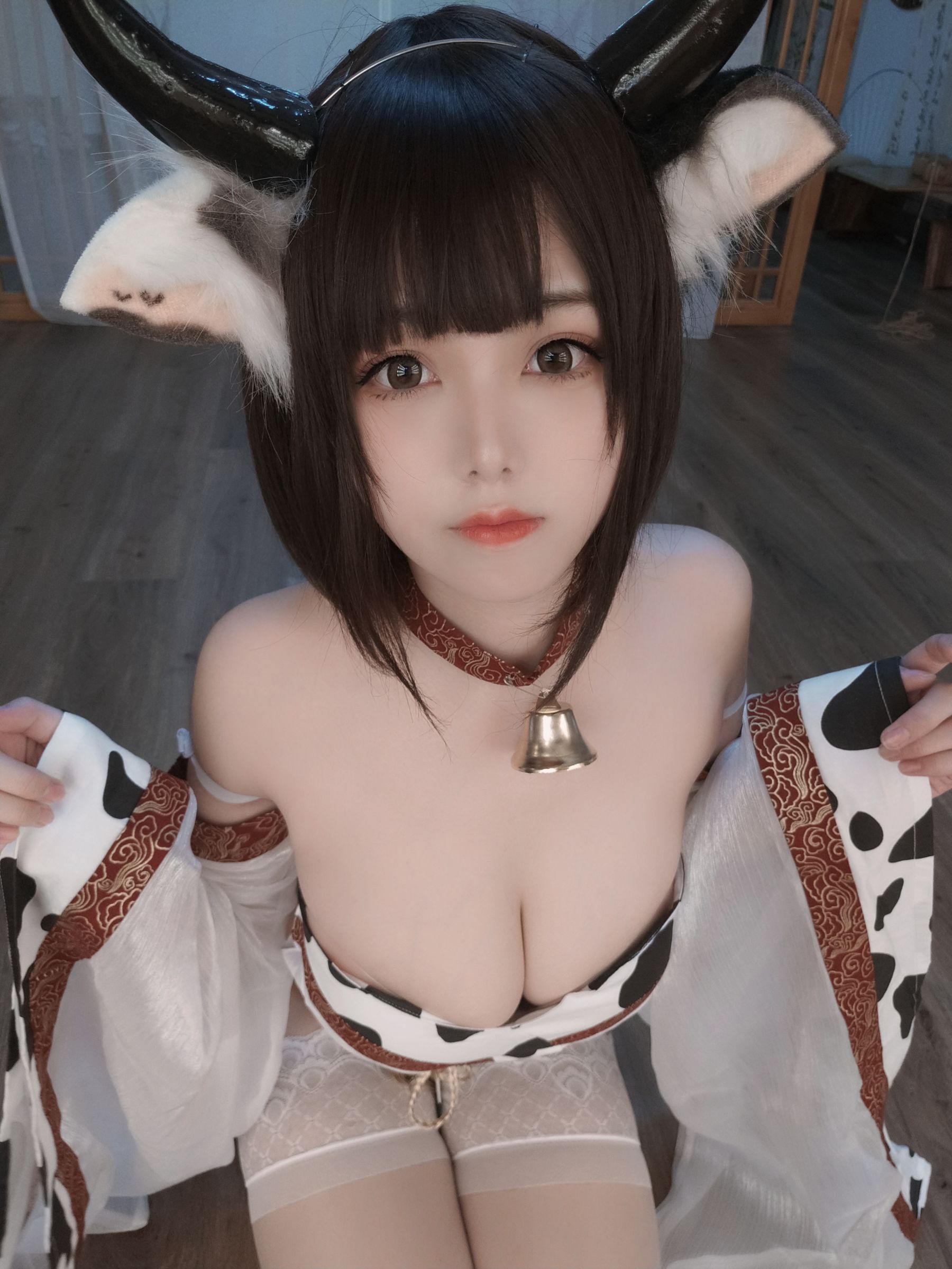 [网红COSER写真] 萌系小姐姐蜜汁猫裘 - 奶牛