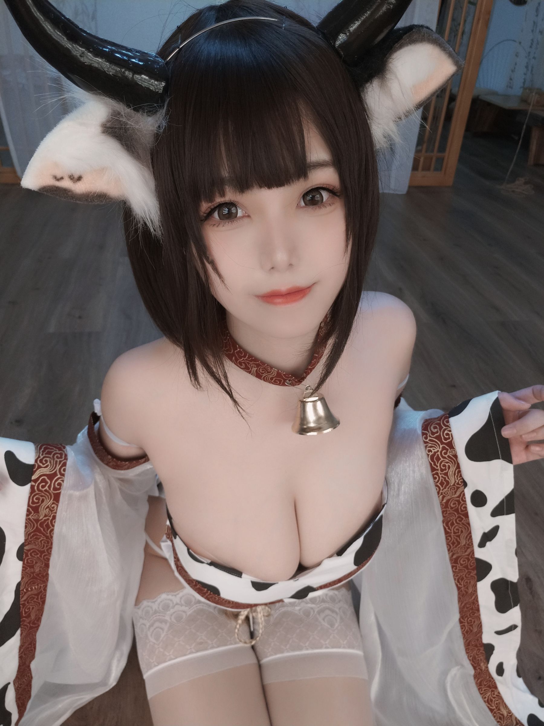 [网红COSER写真] 萌系小姐姐蜜汁猫裘 - 奶牛