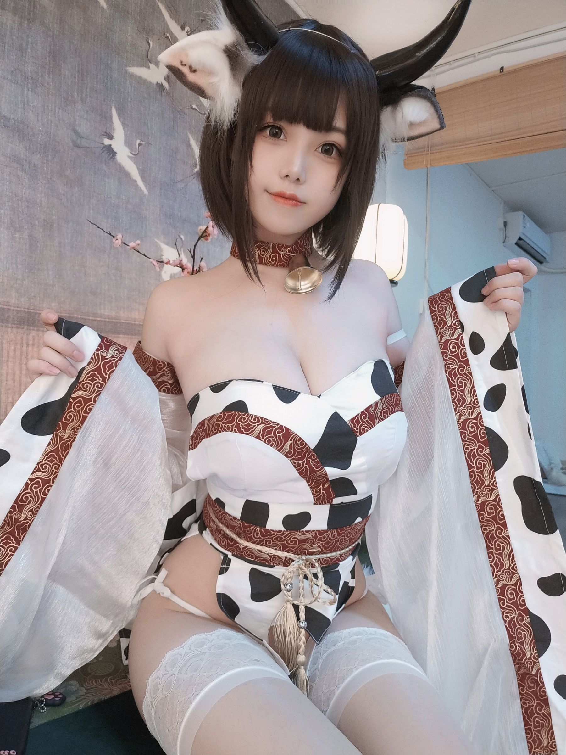 [网红COSER写真] 萌系小姐姐蜜汁猫裘 - 奶牛