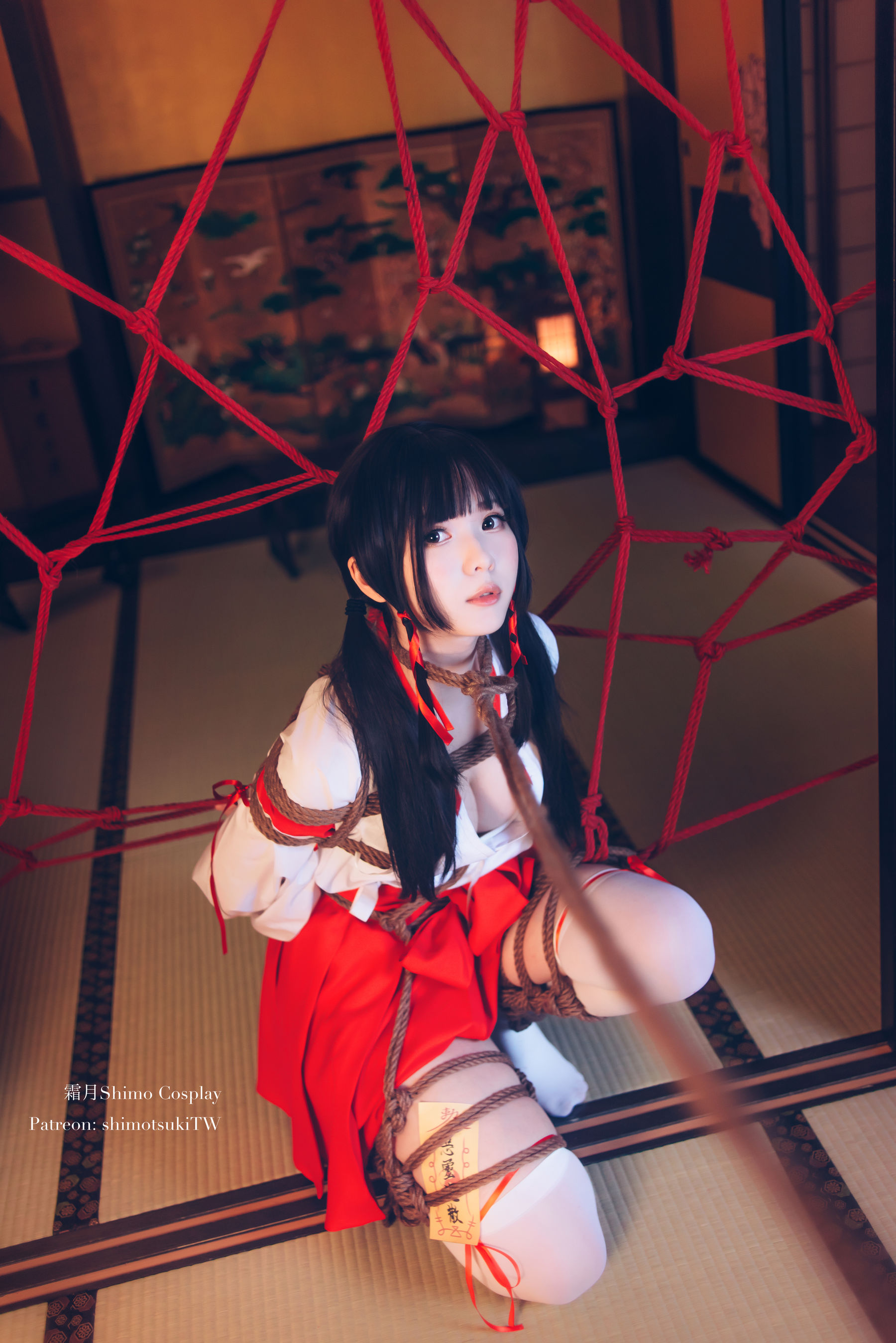 [网红COSER写真] 微博妹纸霜月shimo - 巫女捆绑