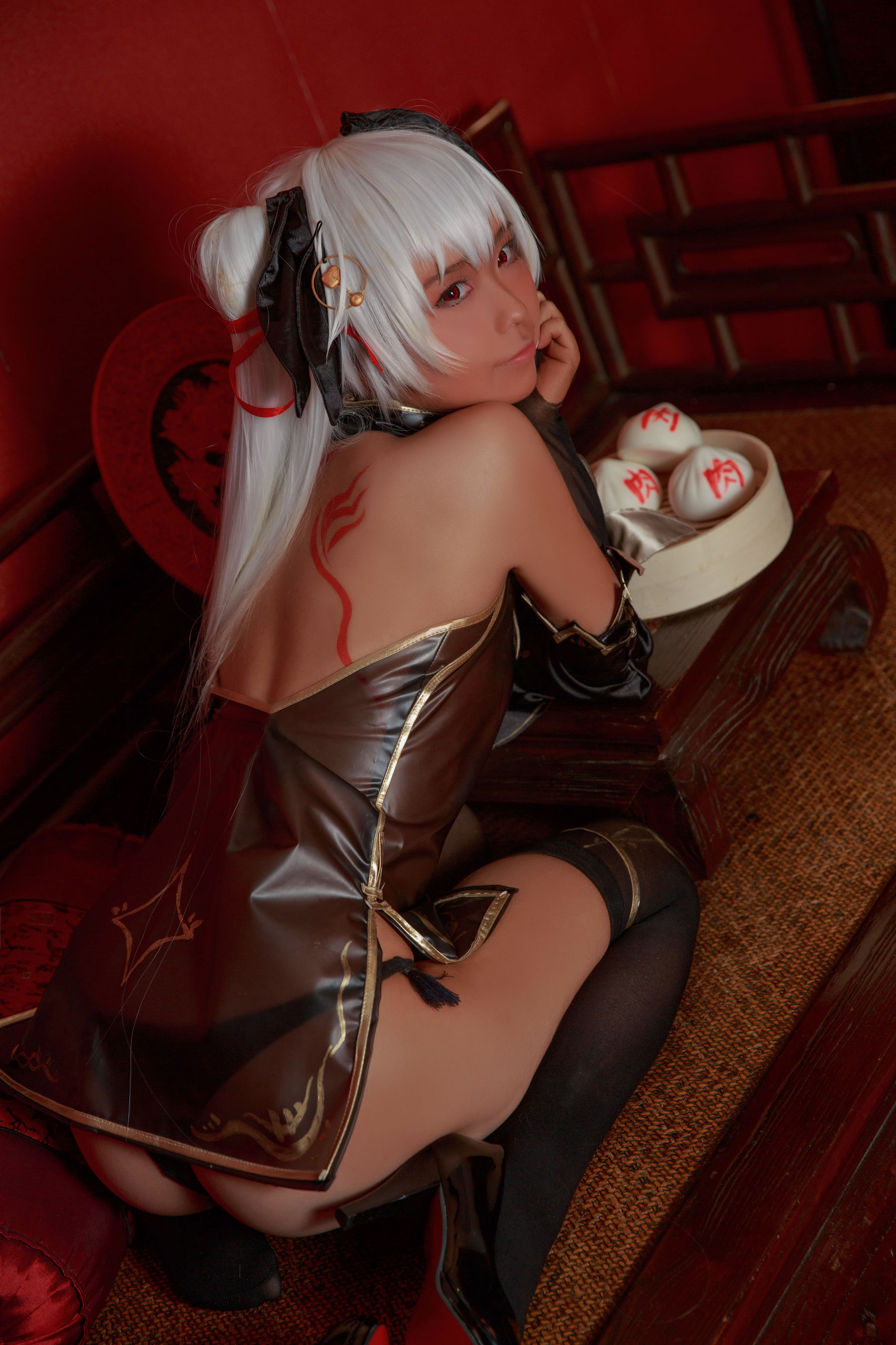 [网红COSER写真] 动漫博主G44不会受伤 - 褐色旗袍娘