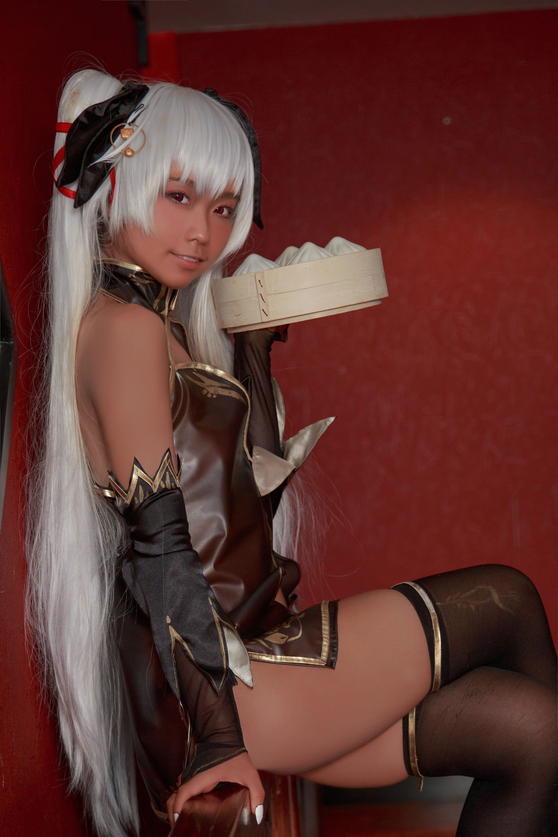 [网红COSER写真] 动漫博主G44不会受伤 - 褐色旗袍娘