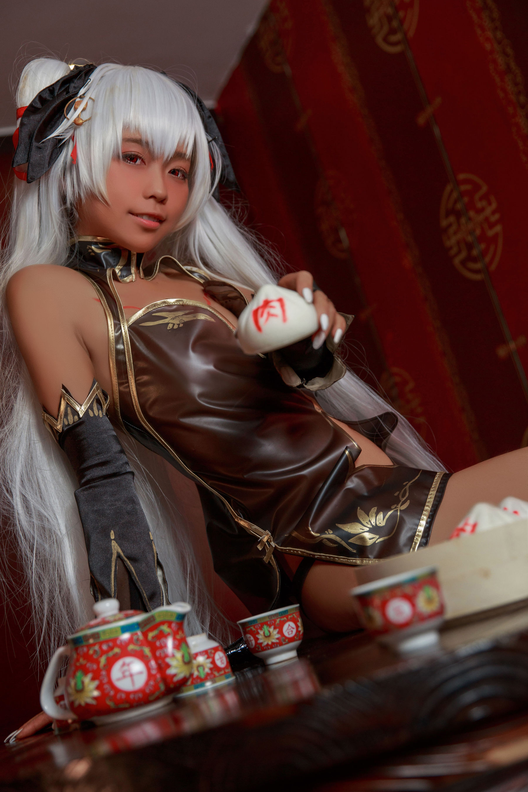 [网红COSER写真] 动漫博主G44不会受伤 - 褐色旗袍娘
