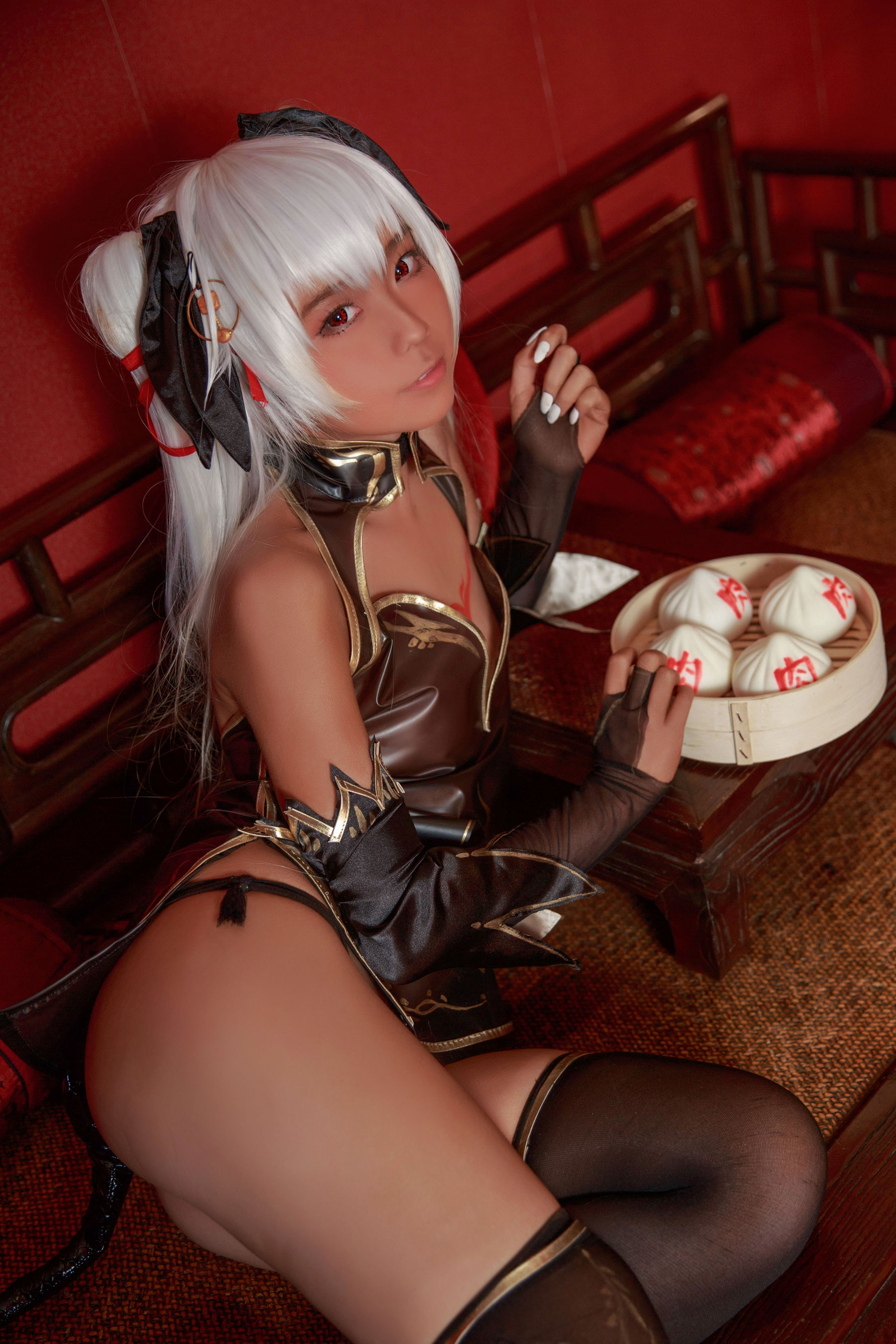 [网红COSER写真] 动漫博主G44不会受伤 - 褐色旗袍娘