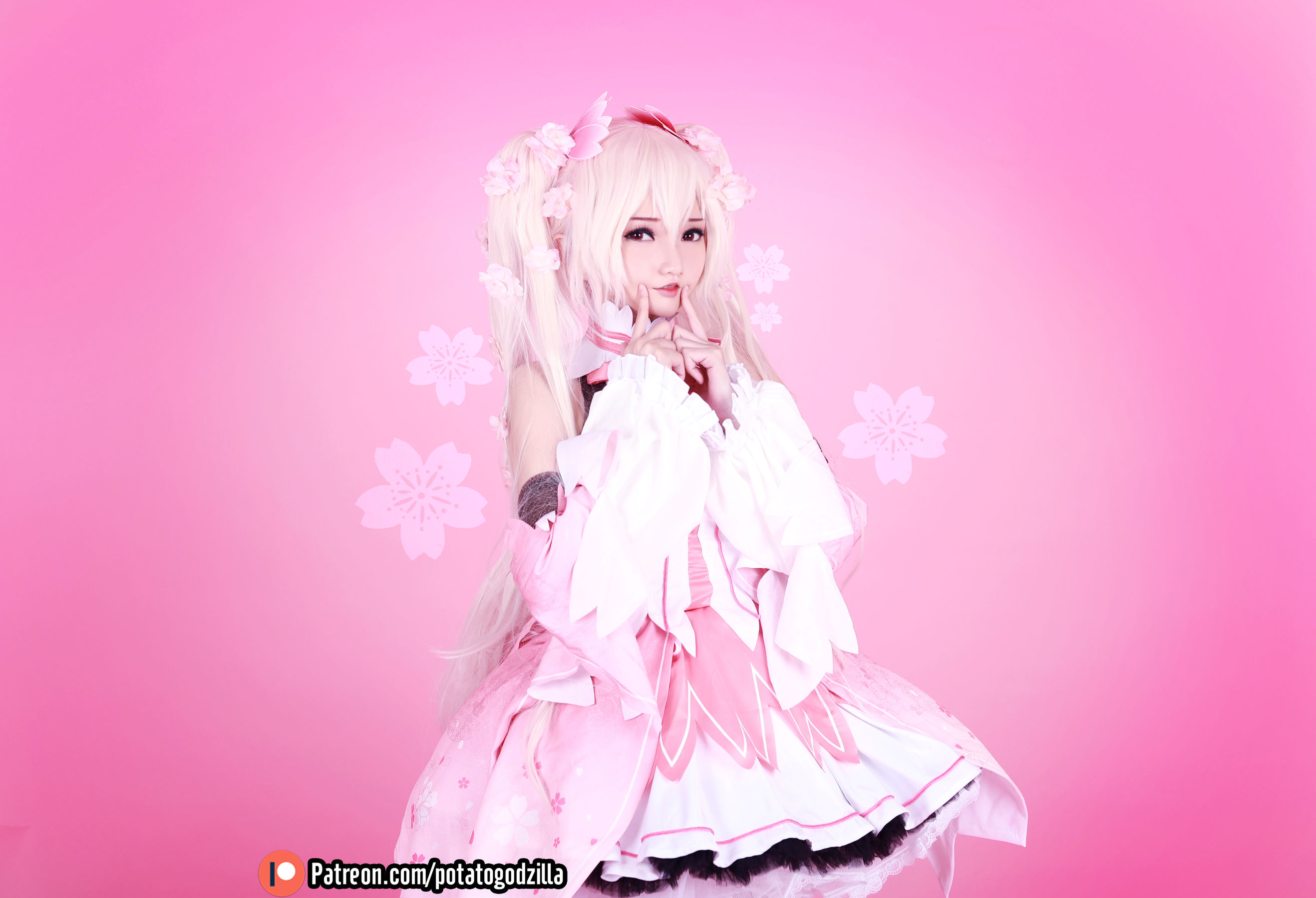 [网红COSER写真] Coser小姐姐Potato Godzilla - Sakura Miku