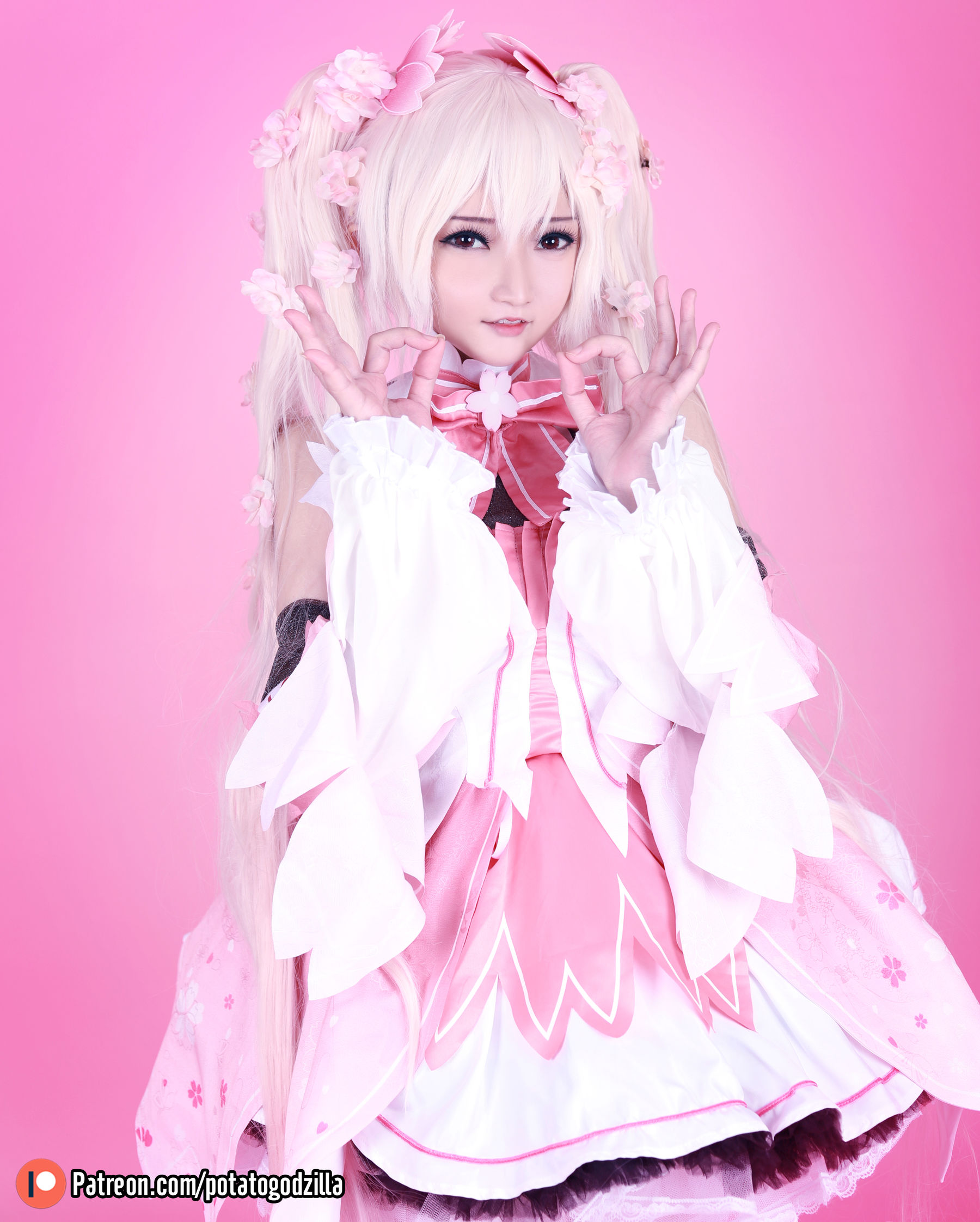 [网红COSER写真] Coser小姐姐Potato Godzilla - Sakura Miku