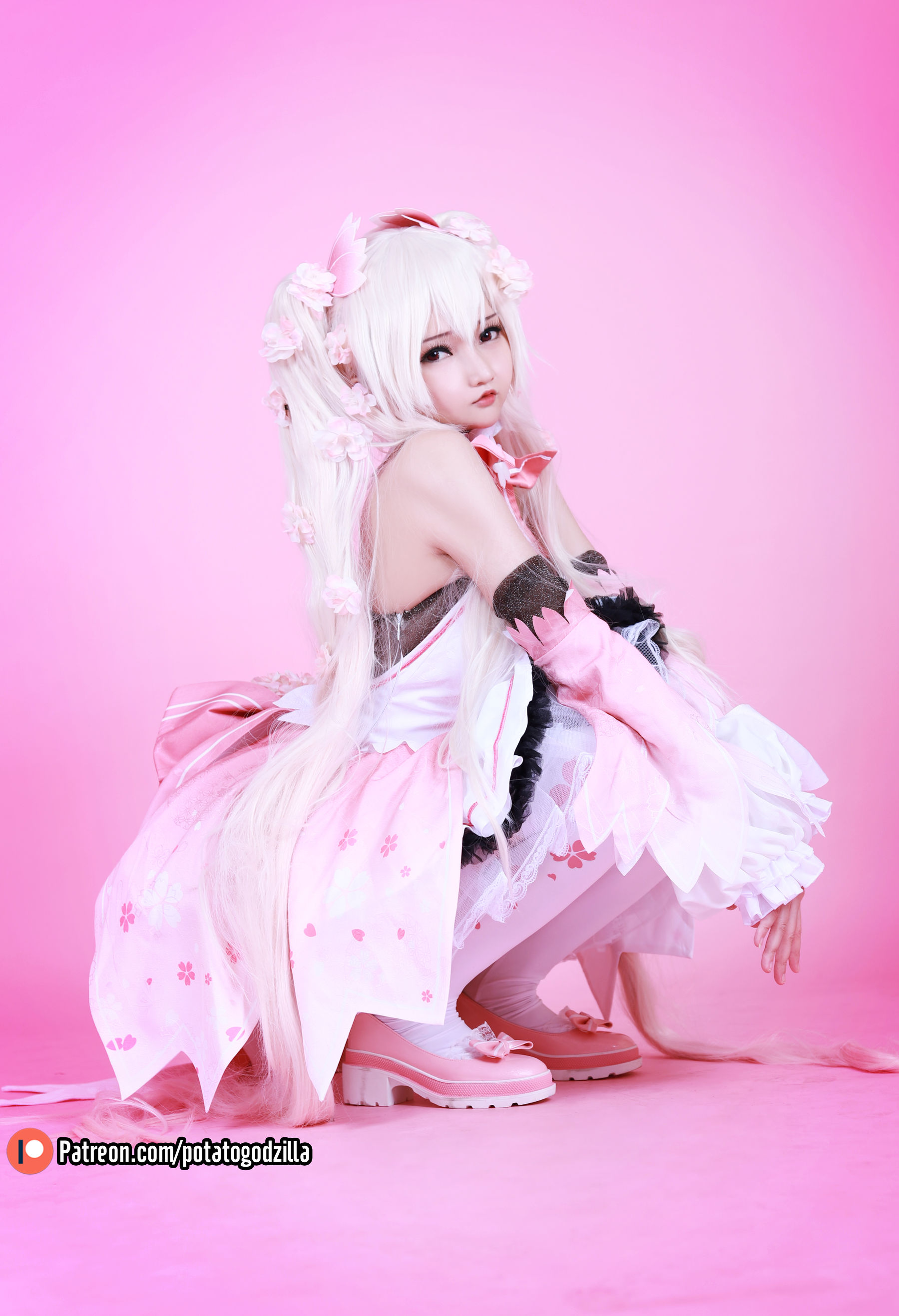 [网红COSER写真] Coser小姐姐Potato Godzilla - Sakura Miku