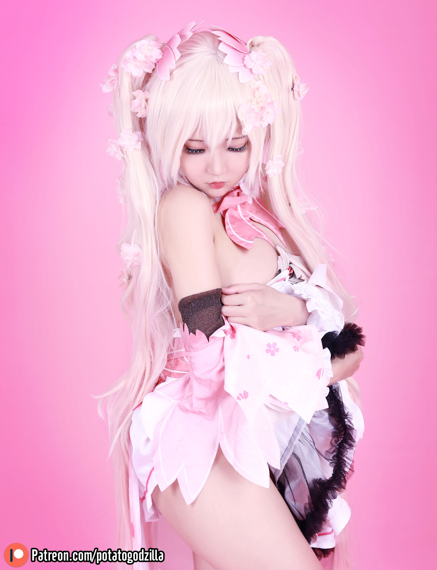 [网红COSER写真] Coser小姐姐Potato Godzilla - Sakura Miku