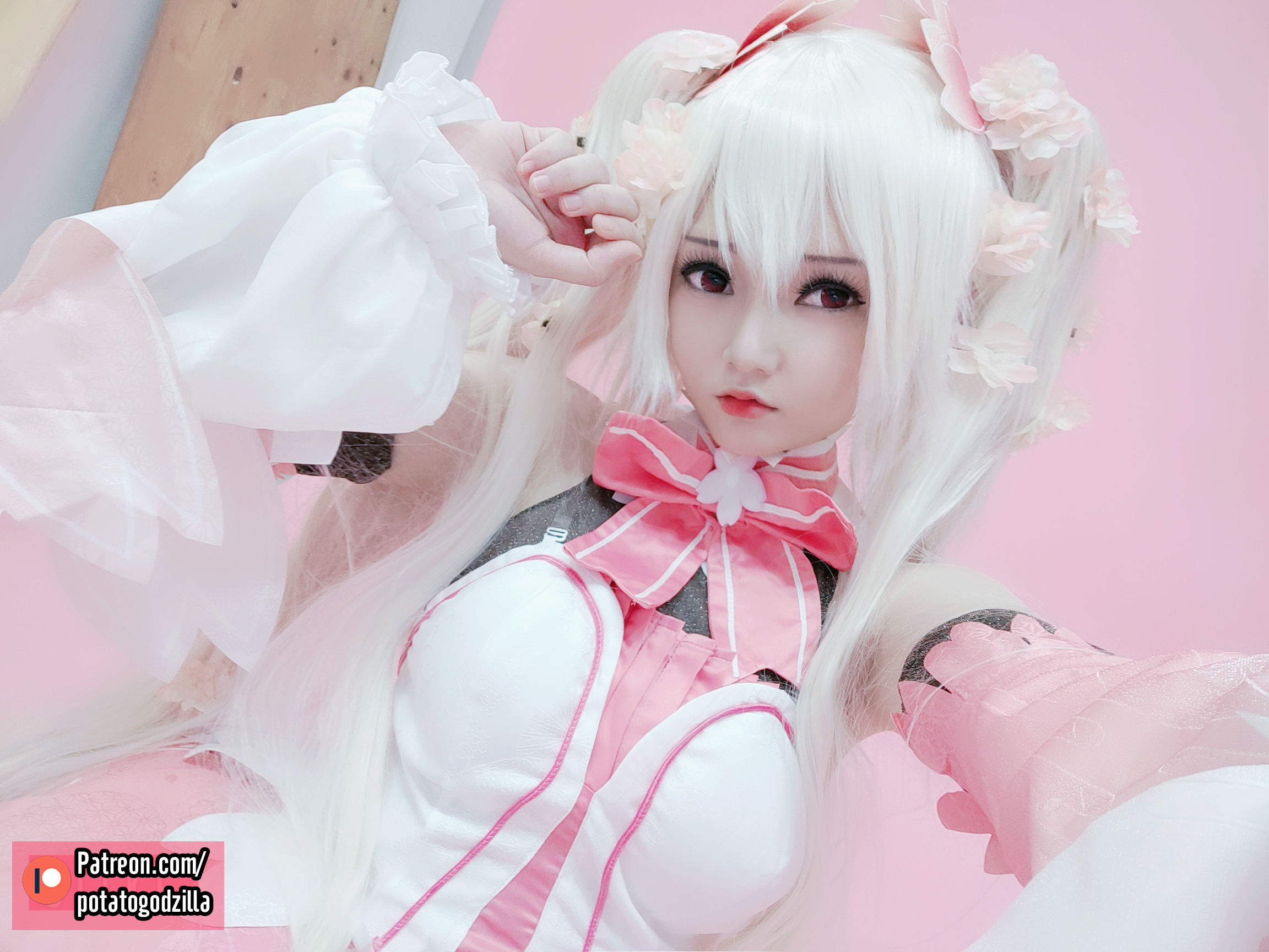 [网红COSER写真] Coser小姐姐Potato Godzilla - Sakura Miku