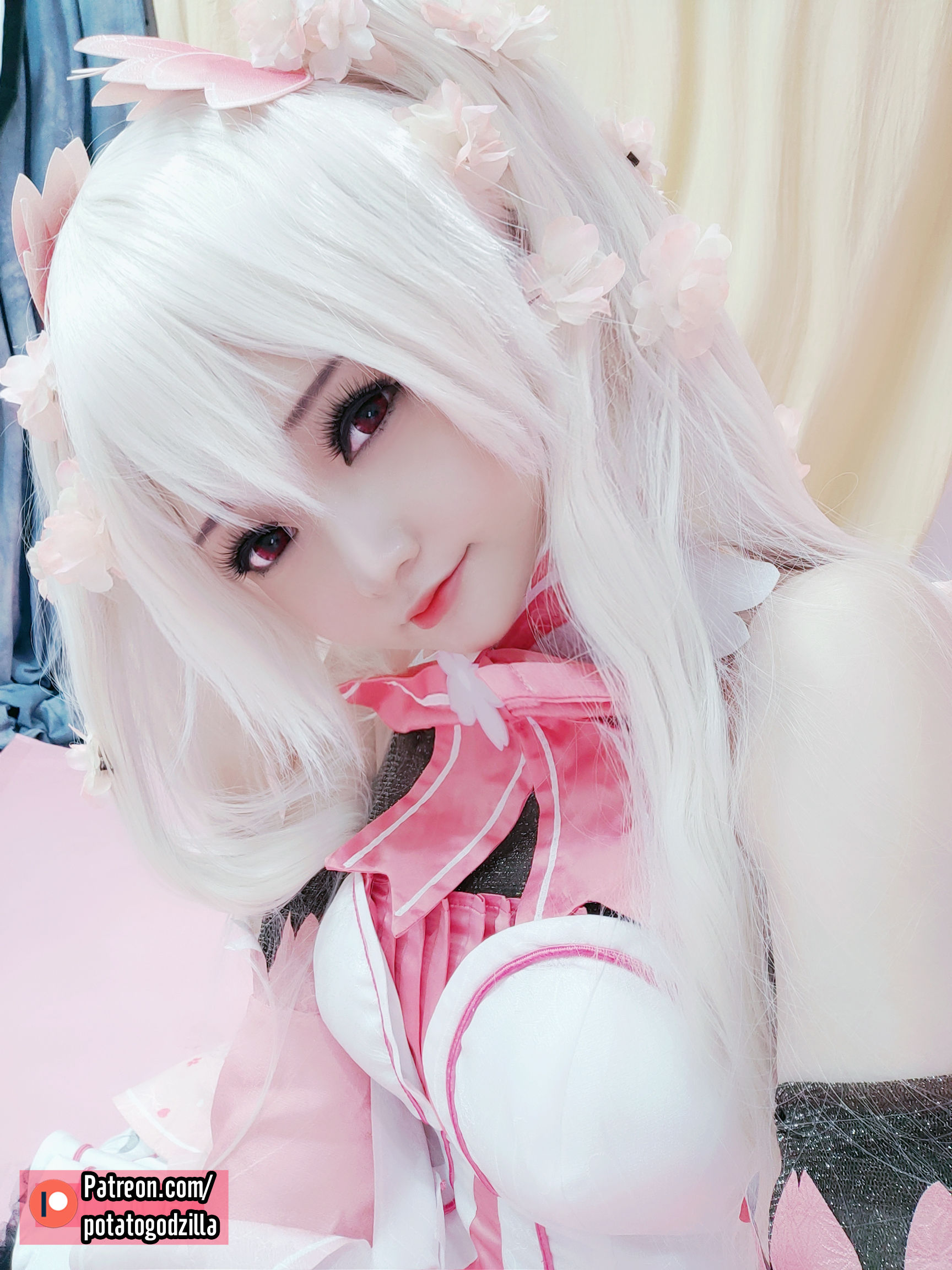 [网红COSER写真] Coser小姐姐Potato Godzilla - Sakura Miku