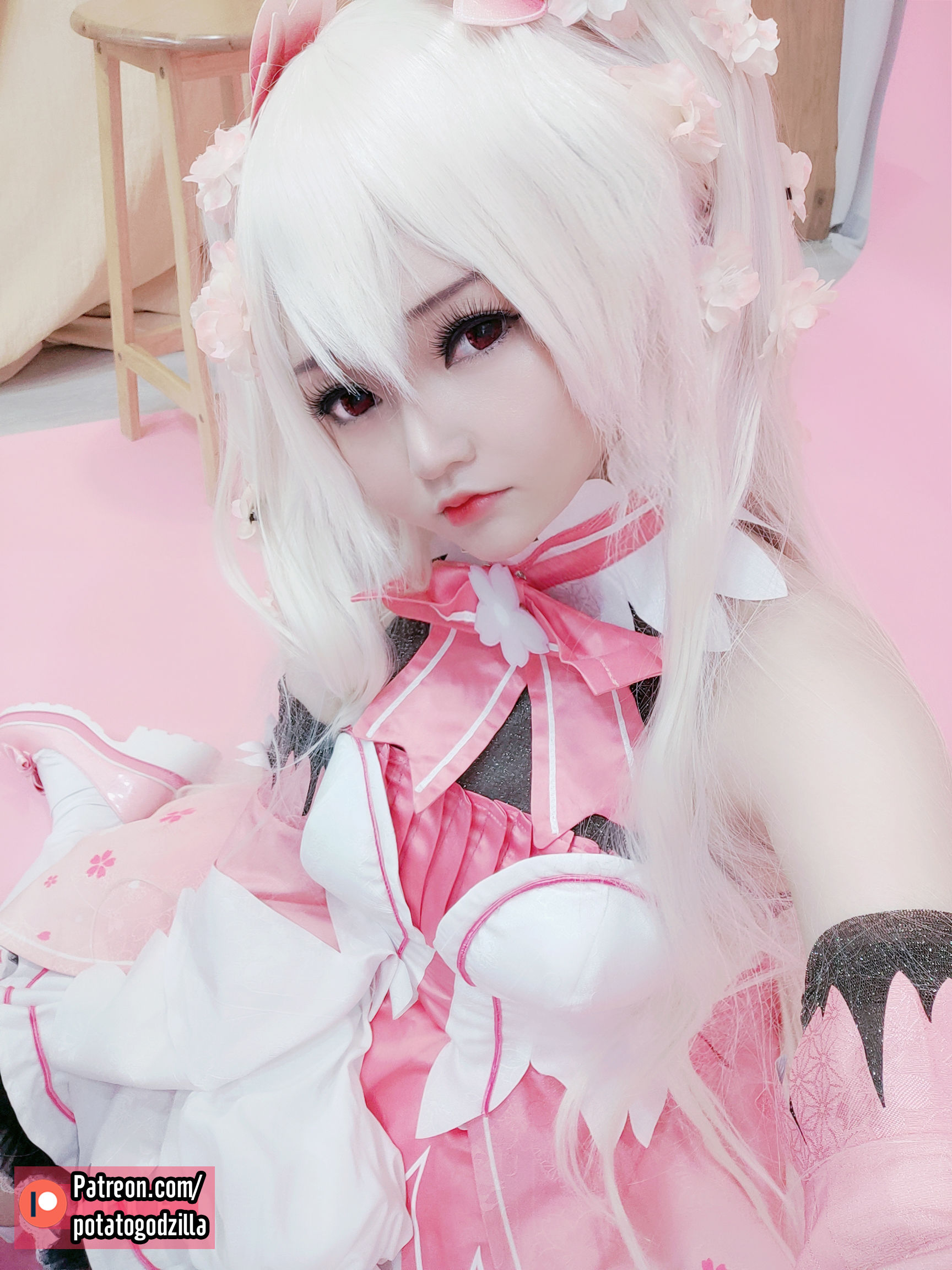 [网红COSER写真] Coser小姐姐Potato Godzilla - Sakura Miku