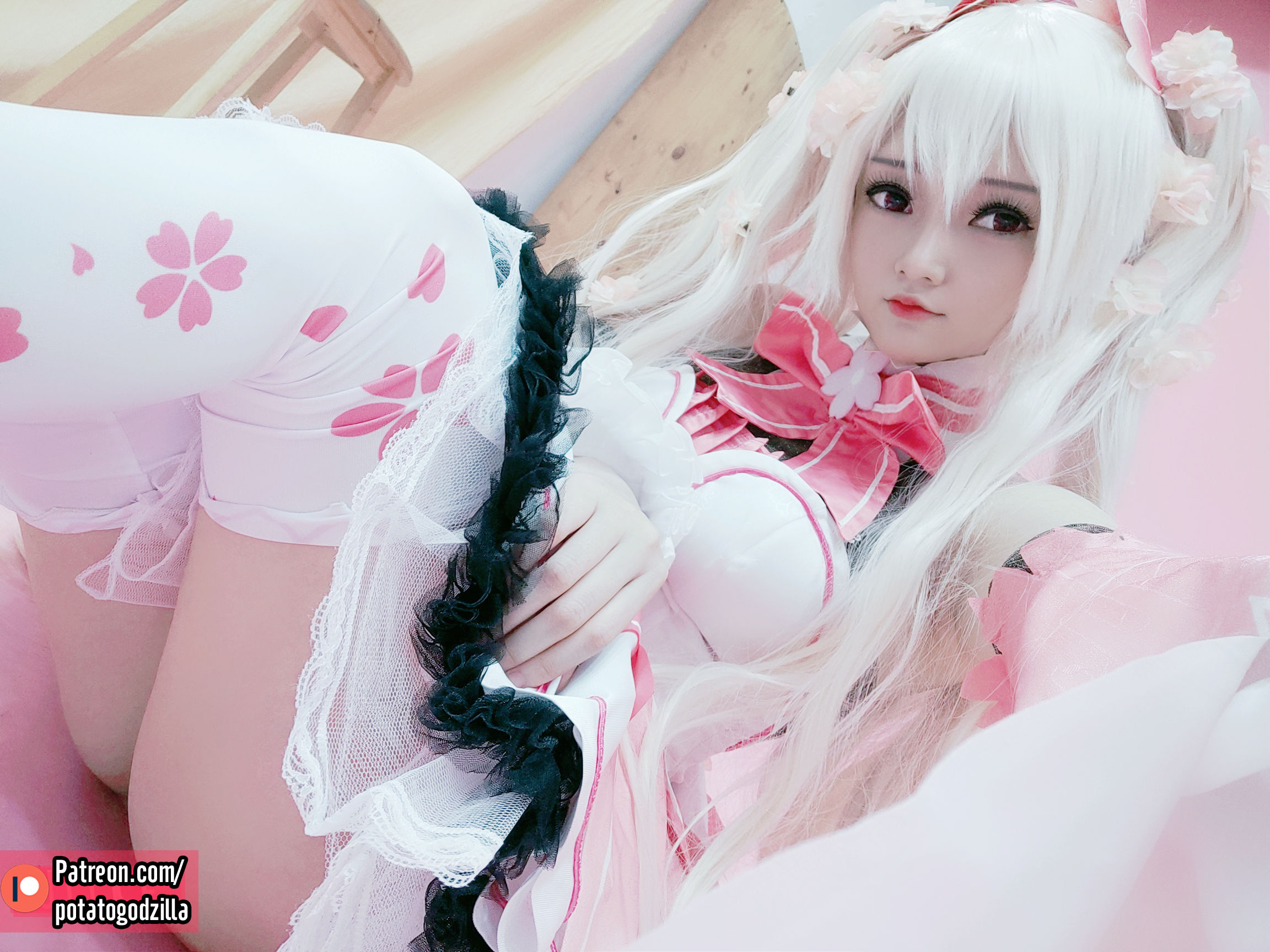 [网红COSER写真] Coser小姐姐Potato Godzilla - Sakura Miku