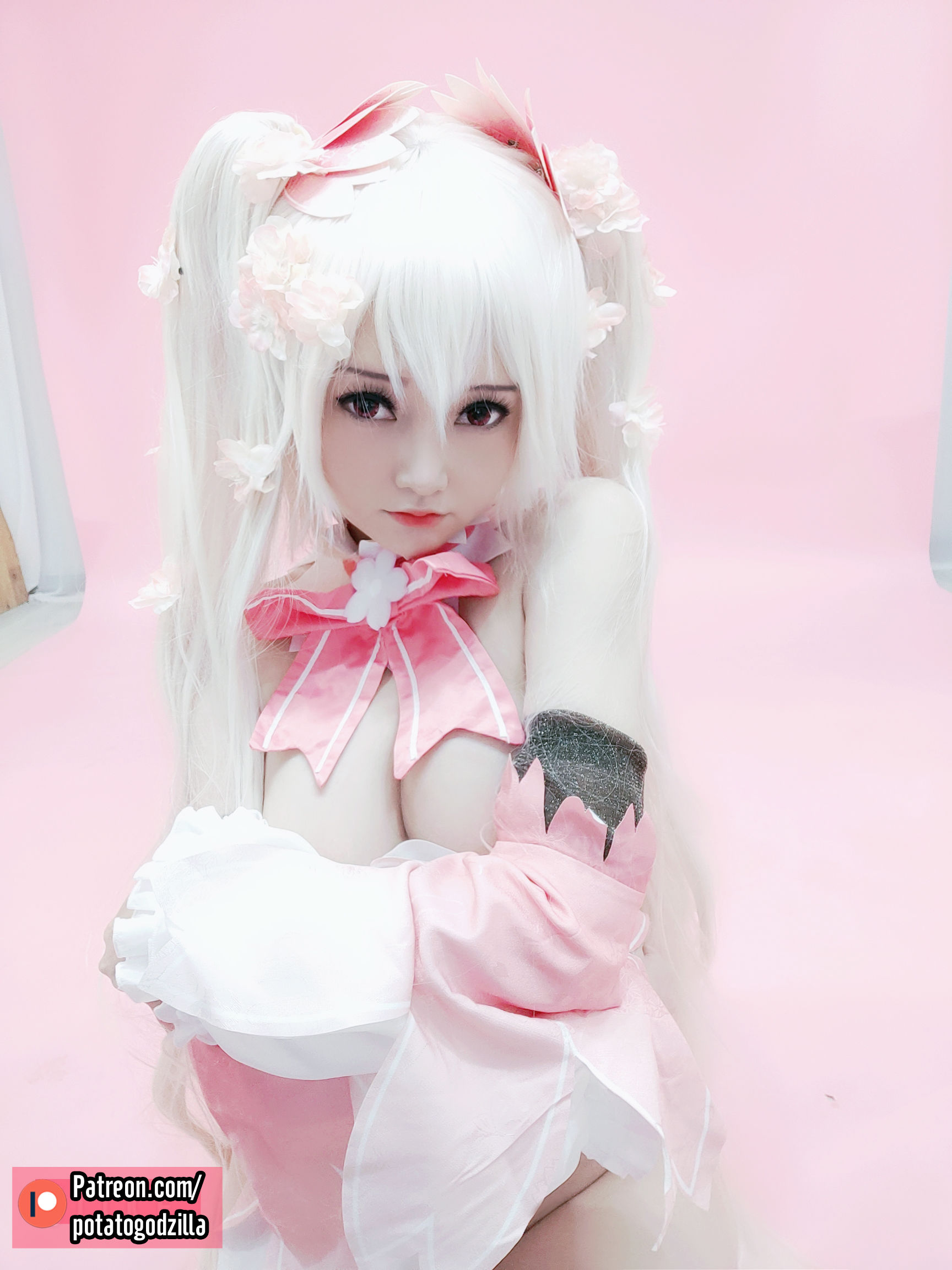 [网红COSER写真] Coser小姐姐Potato Godzilla - Sakura Miku
