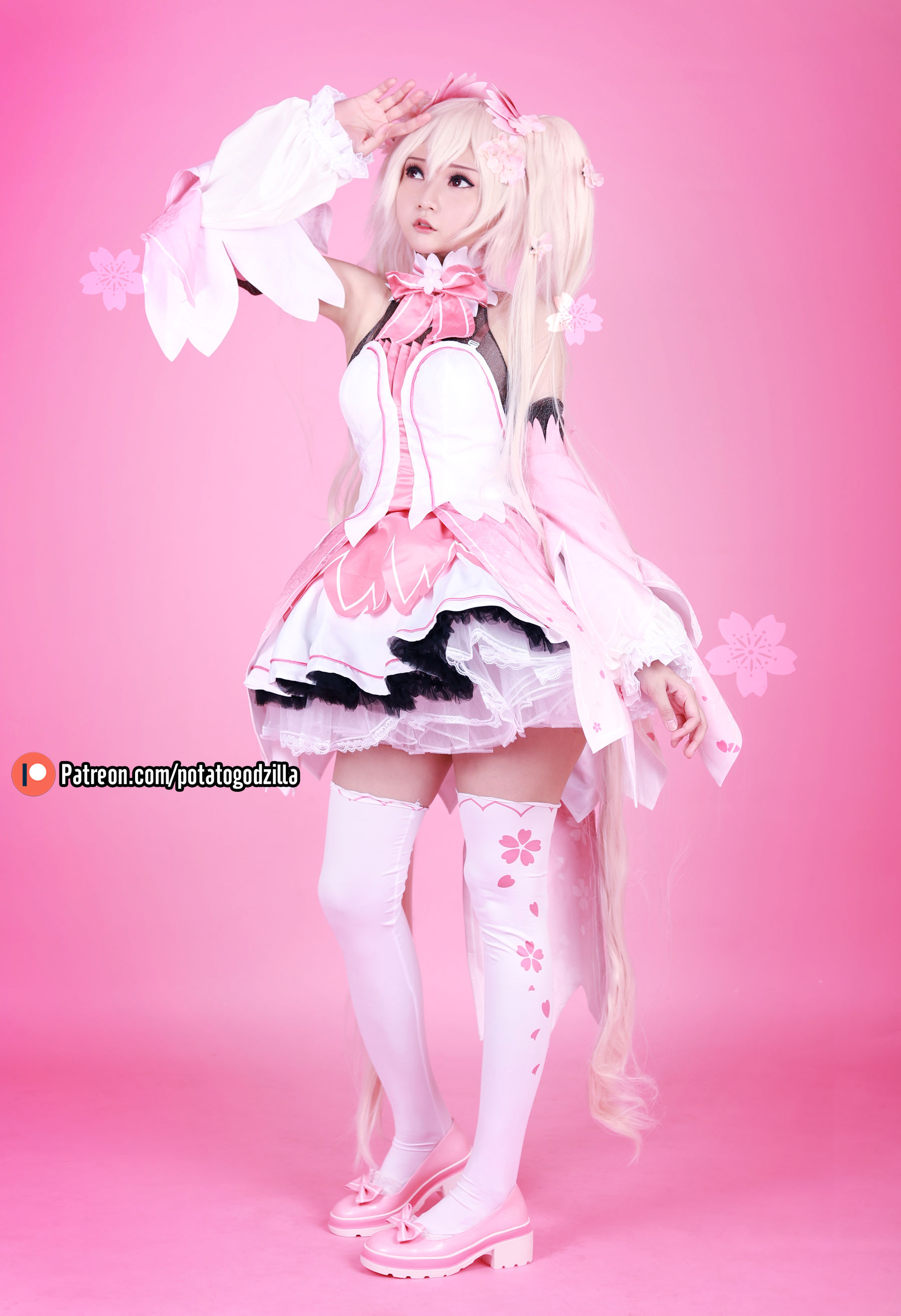 [网红COSER写真] Coser小姐姐Potato Godzilla - Sakura Miku