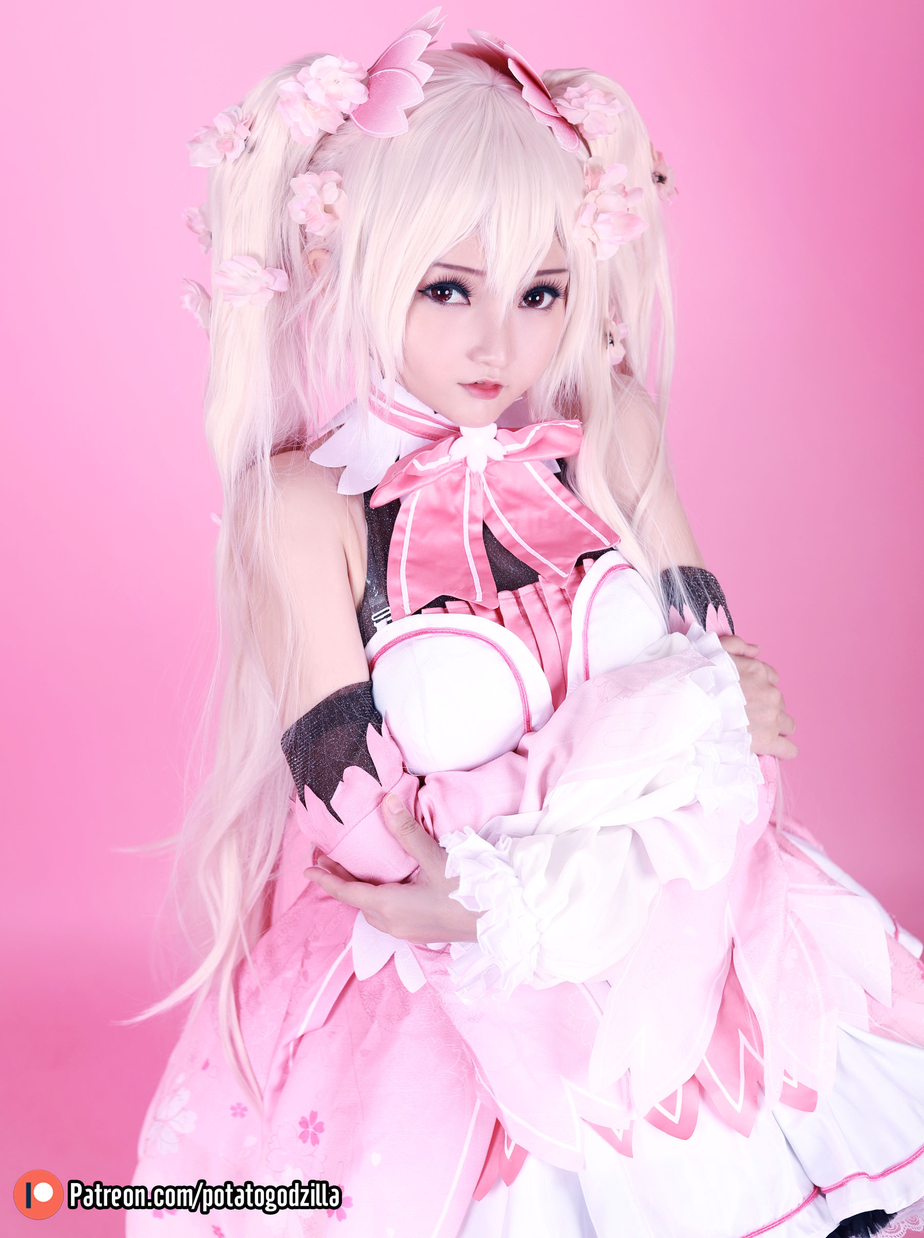 [网红COSER写真] Coser小姐姐Potato Godzilla - Sakura Miku
