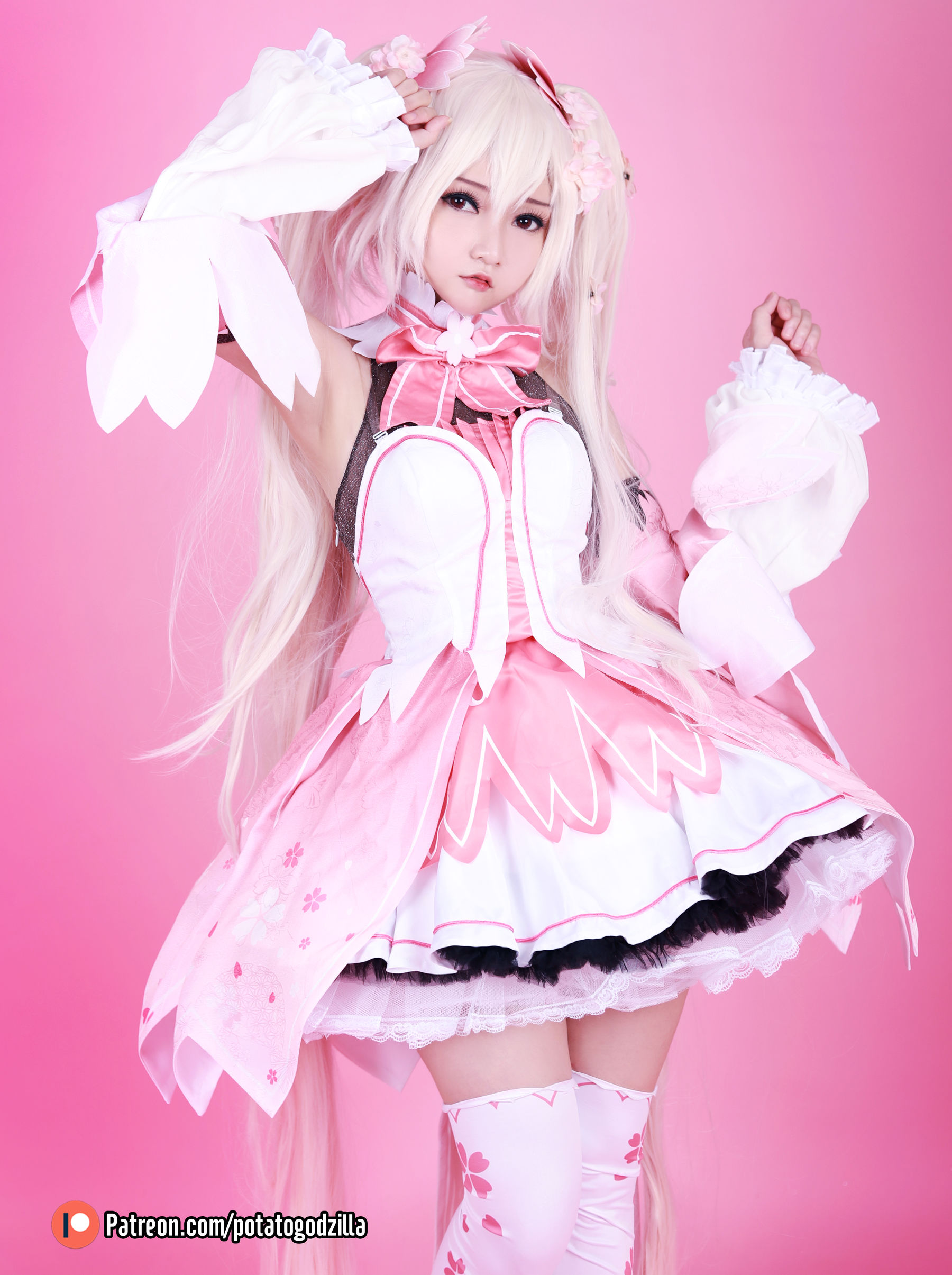 [网红COSER写真] Coser小姐姐Potato Godzilla - Sakura Miku