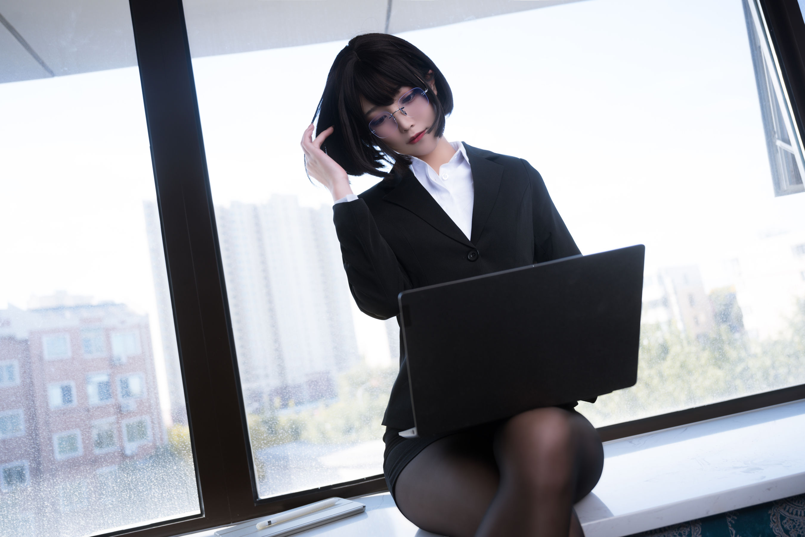 [网红COSER写真] Cosplay汪知子 - 黑丝OL