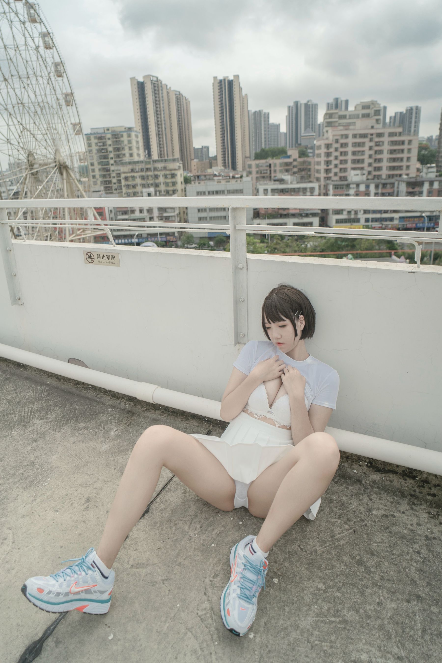 [网红COSER写真] 鬼马少女阿薰kaOri - 天台