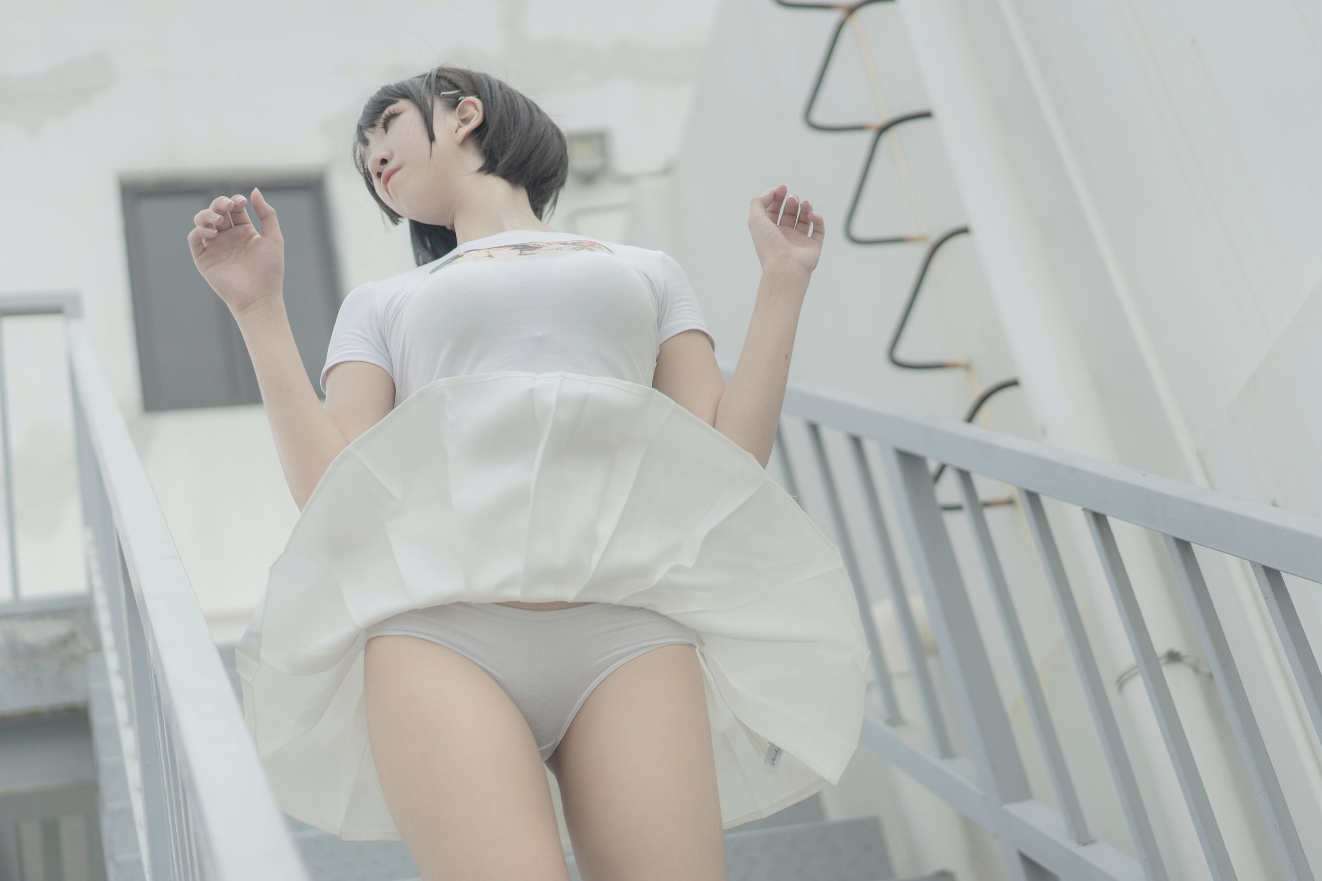 [网红COSER写真] 鬼马少女阿薰kaOri - 天台