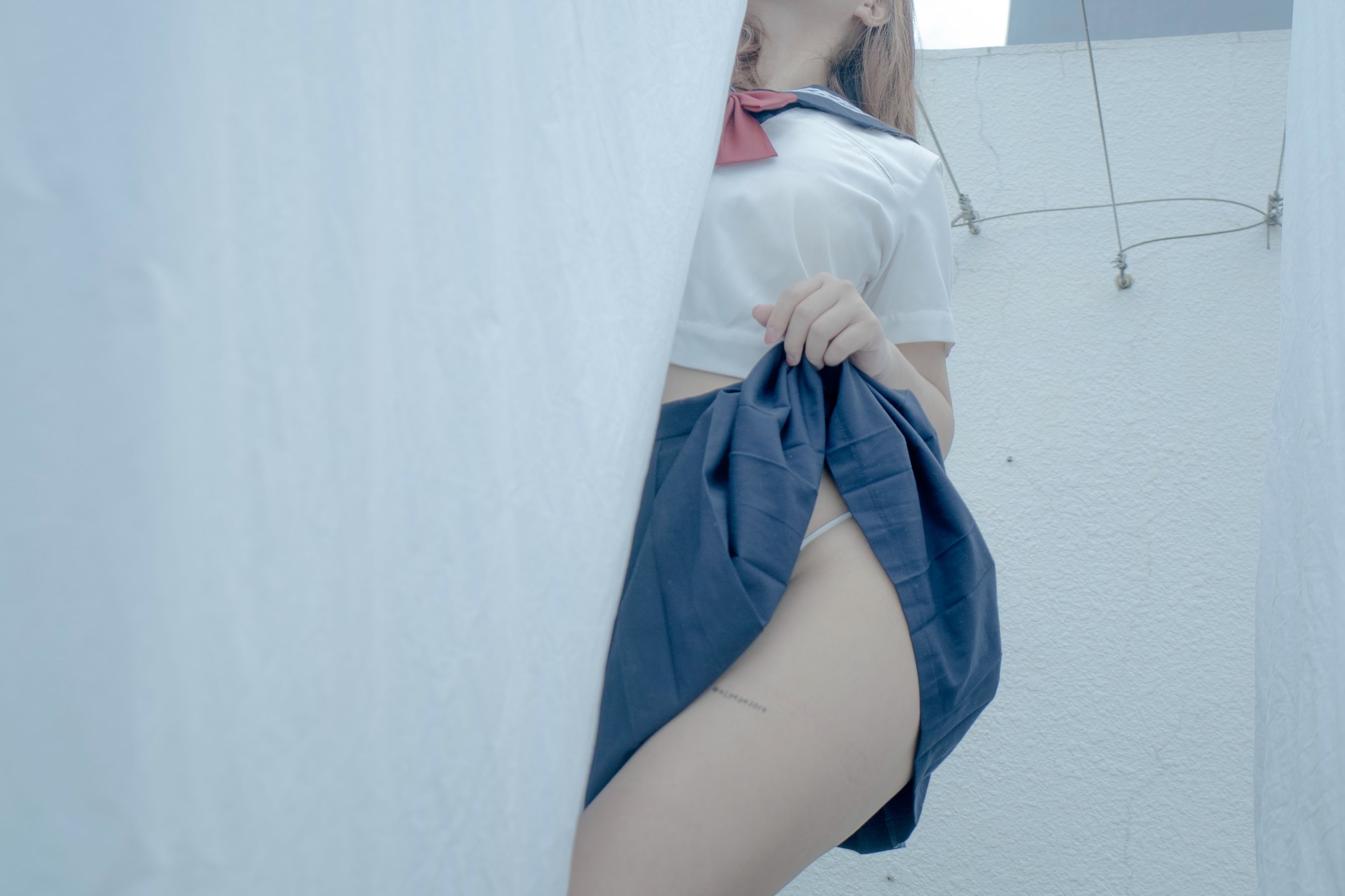 [网红COSER写真] 萌系小姐姐-白烨- - 天台
