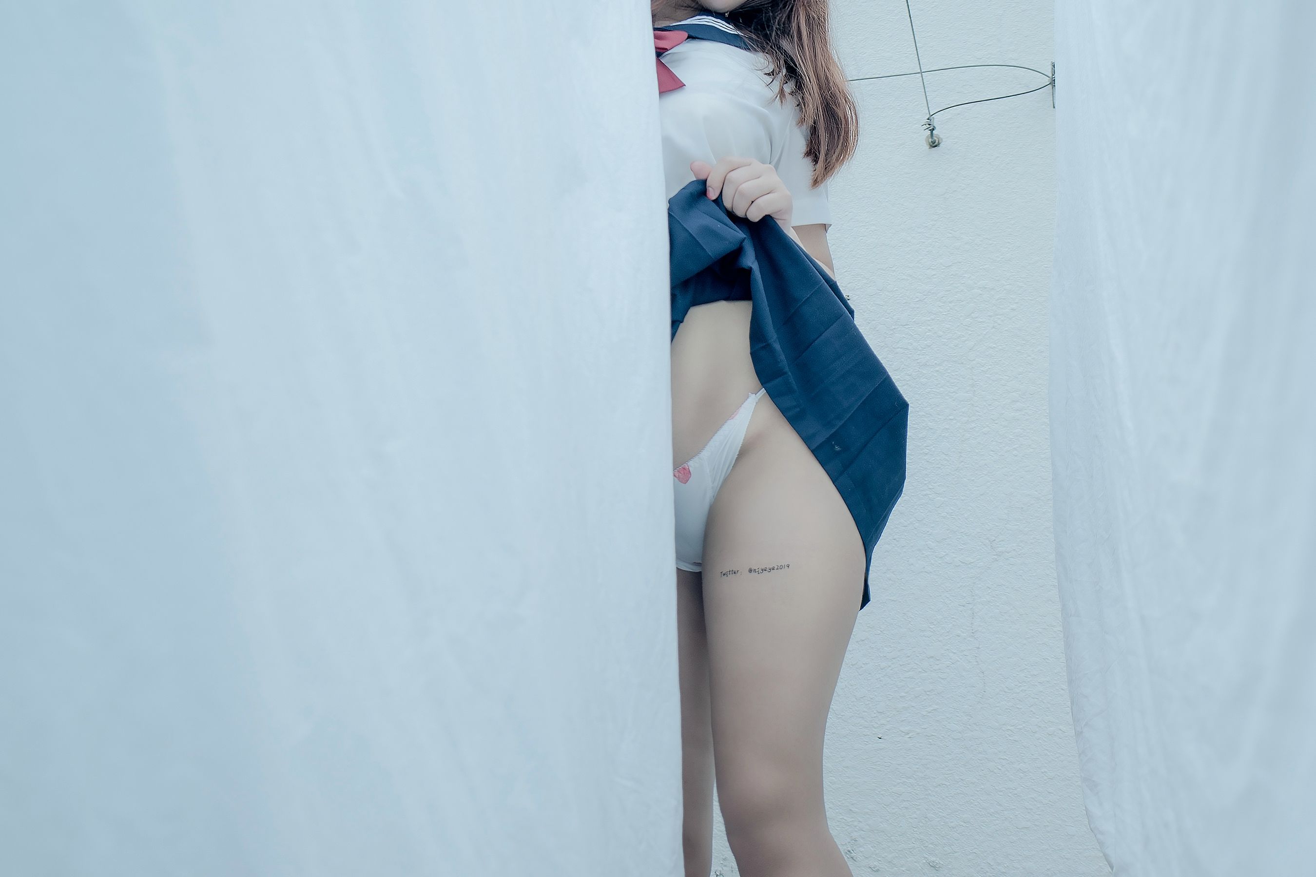 [网红COSER写真] 萌系小姐姐-白烨- - 天台