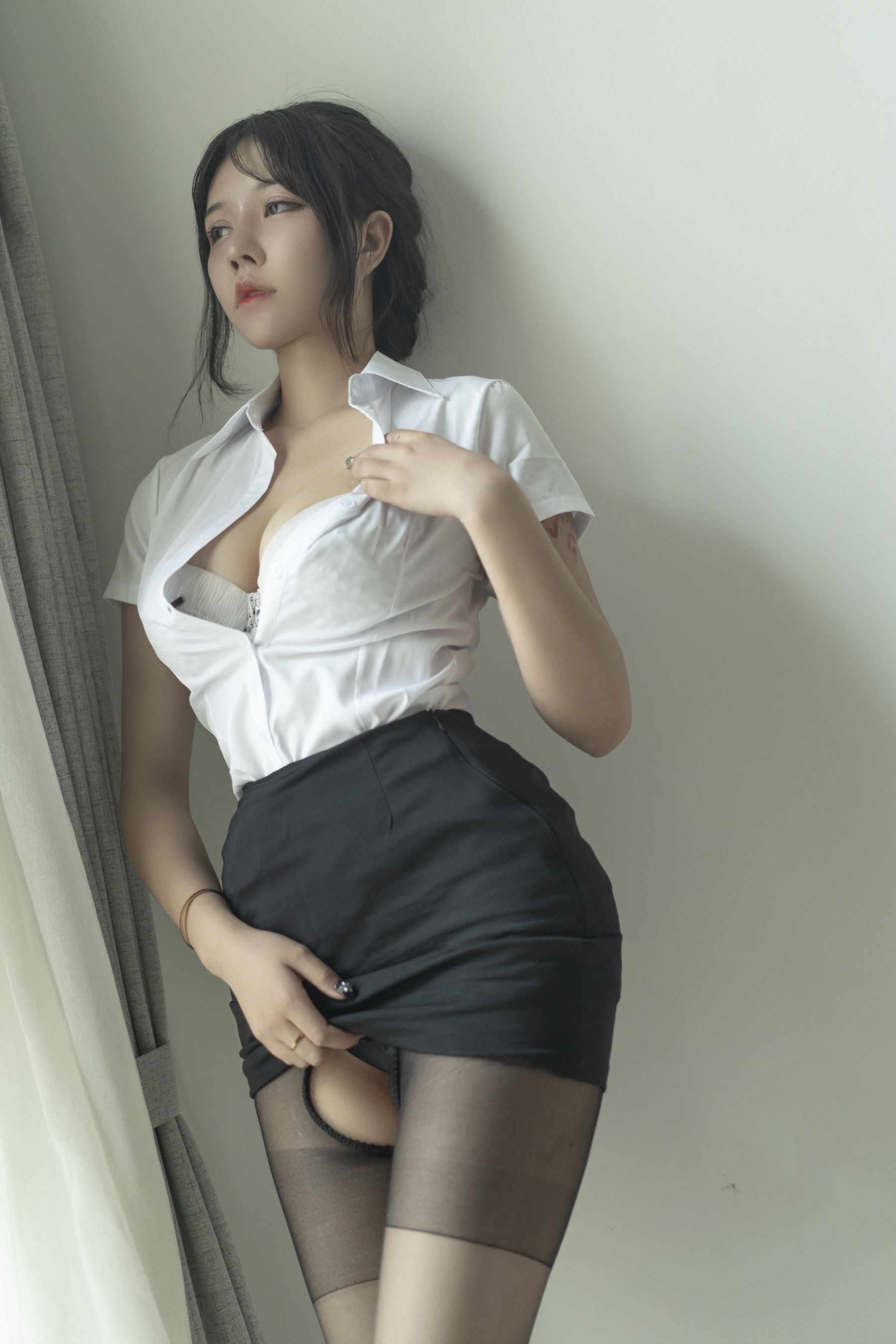 [网红COSER写真] 微博妹子 汐 - 制服