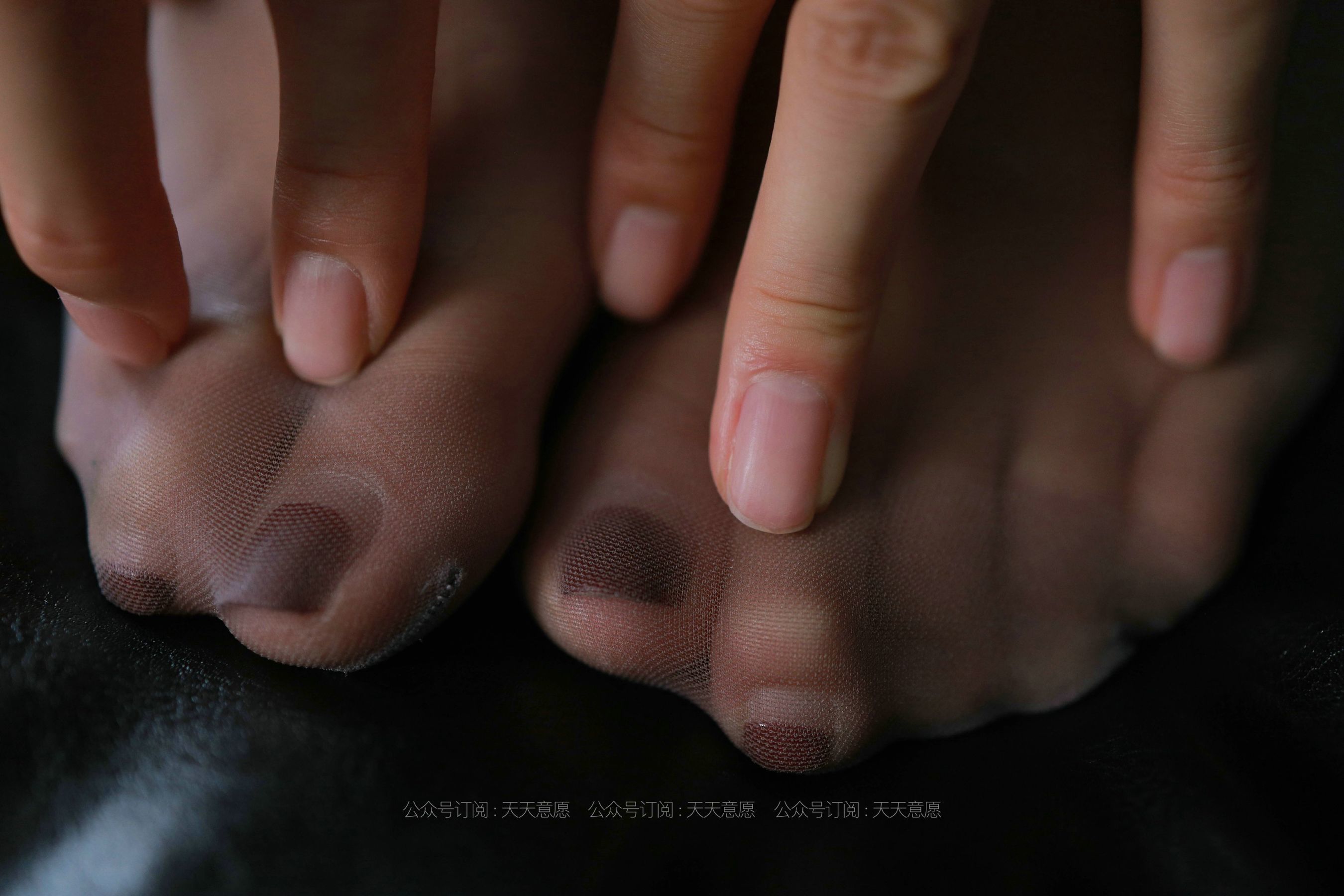 [IESS异思趣向] 丝享家 819：羽西《姓感青花瓷》 丝袜美腿套图