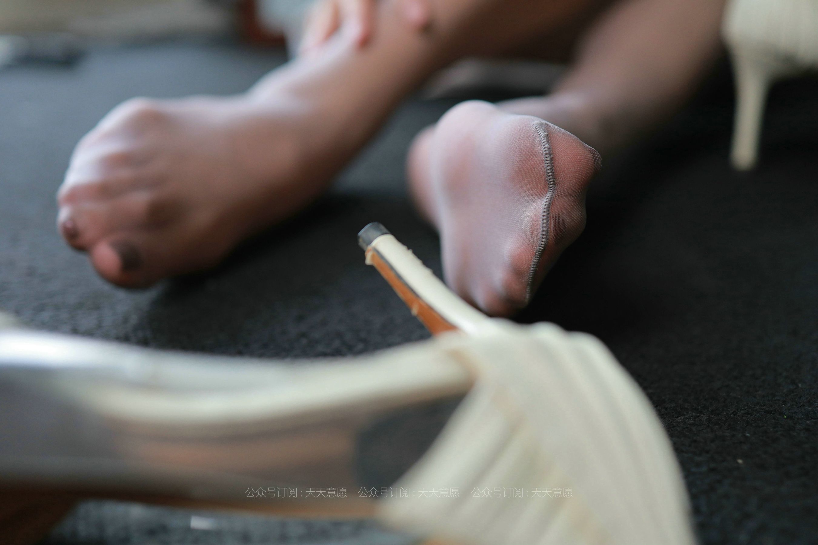 [IESS异思趣向] 丝享家 819：羽西《姓感青花瓷》 丝袜美腿套图