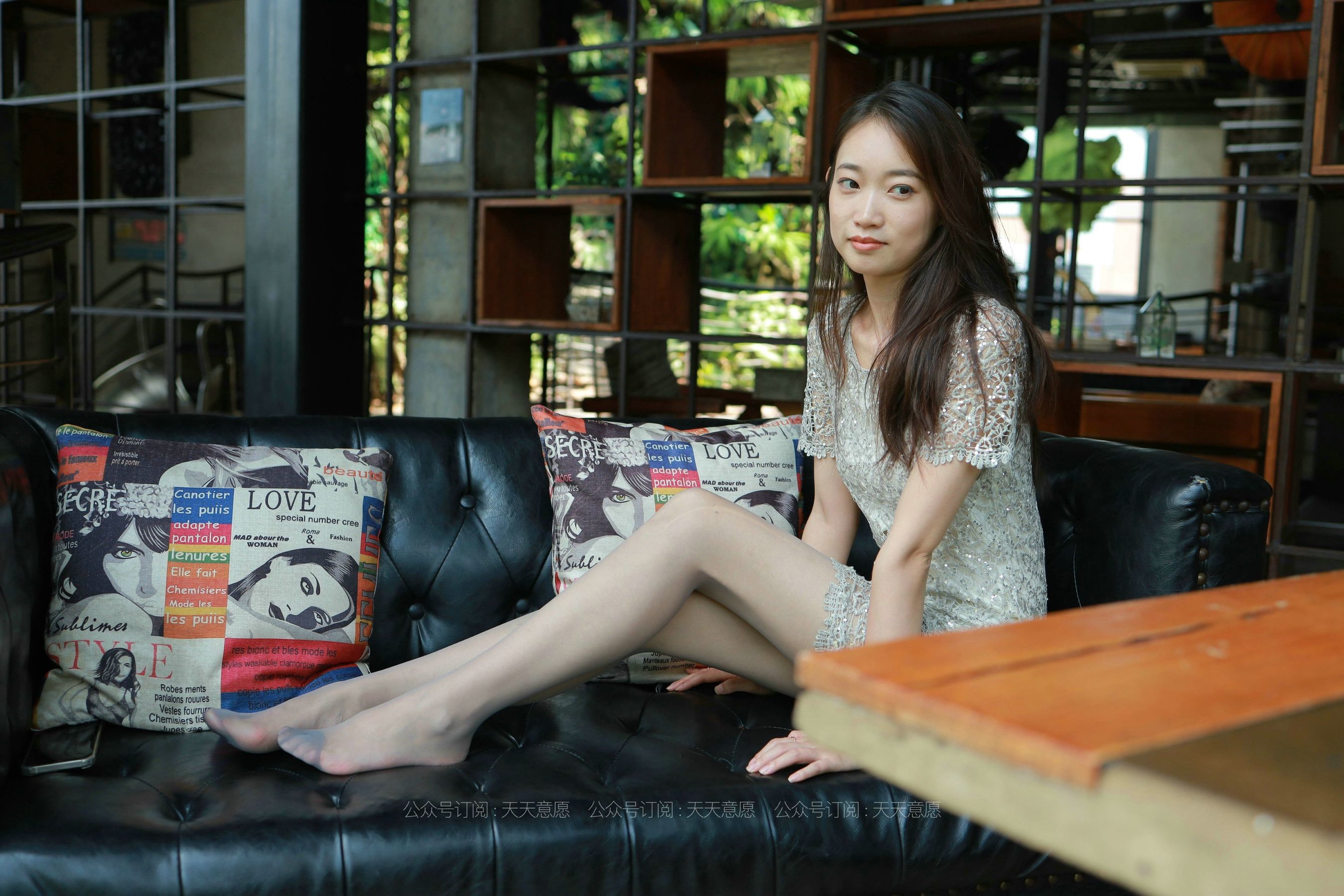 [IESS异思趣向] 丝享家 821：新人小高《初次见面》美腿丝袜套图