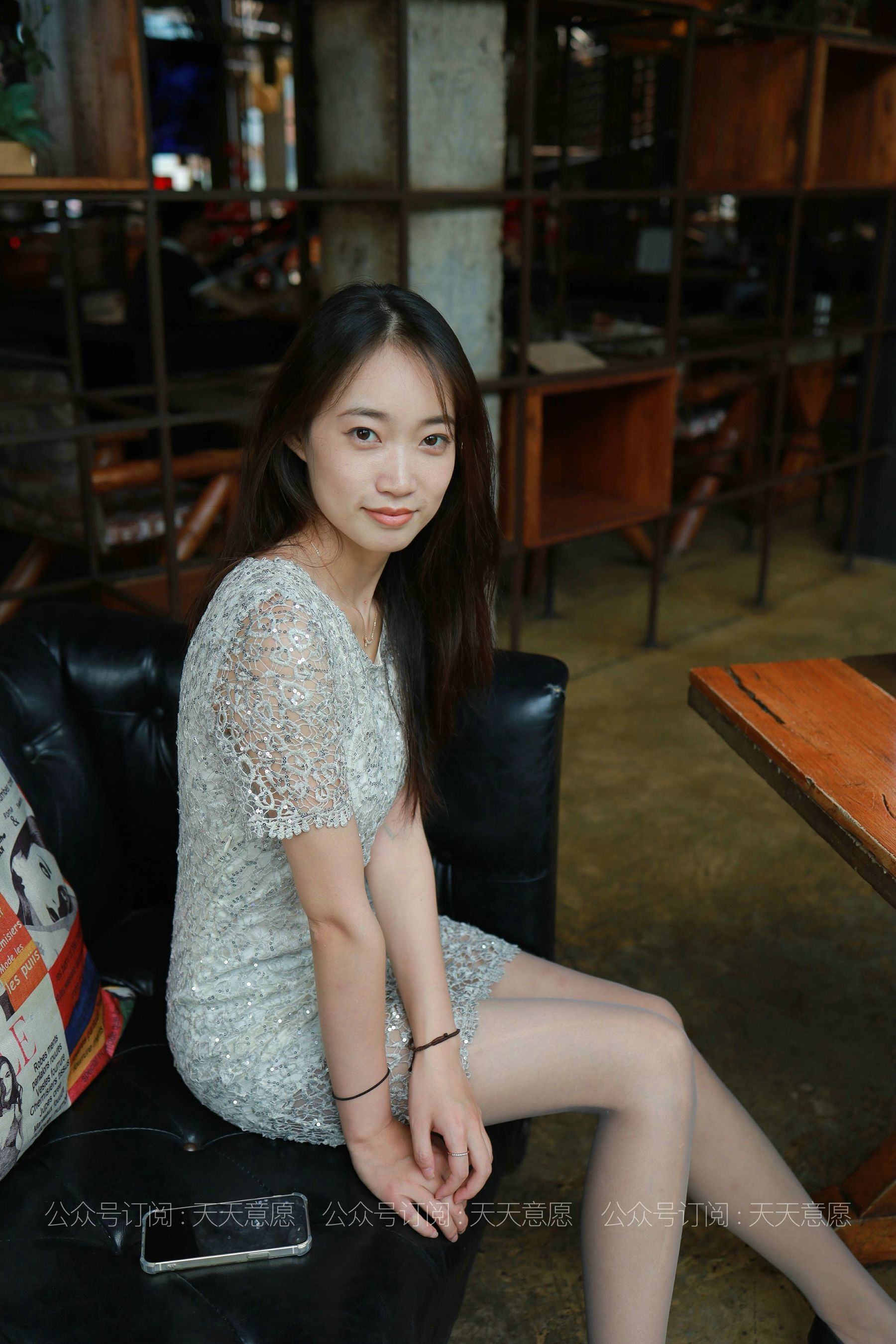 [IESS异思趣向] 丝享家 821：新人小高《初次见面》美腿丝袜套图