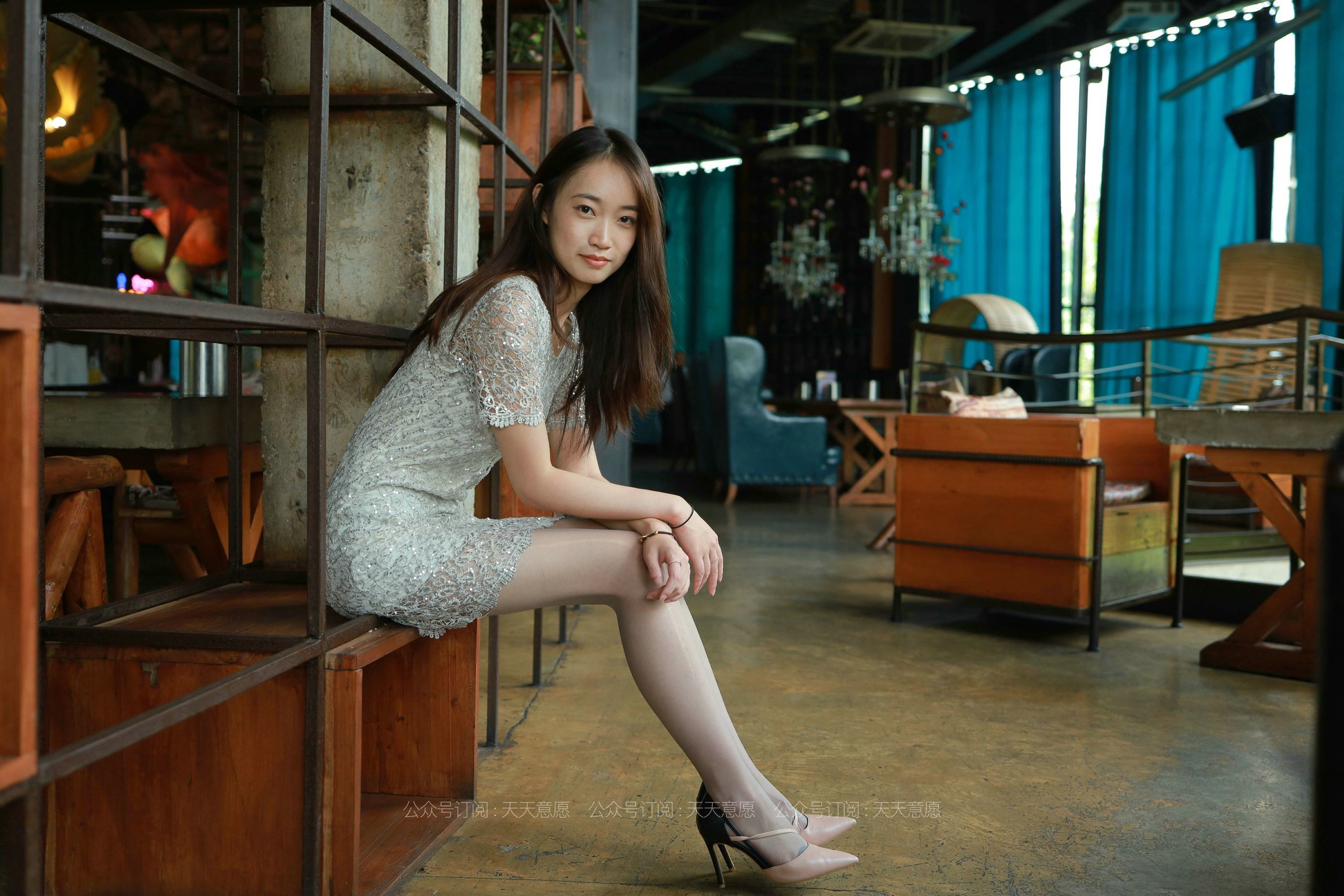 [IESS异思趣向] 丝享家 821：新人小高《初次见面》美腿丝袜套图