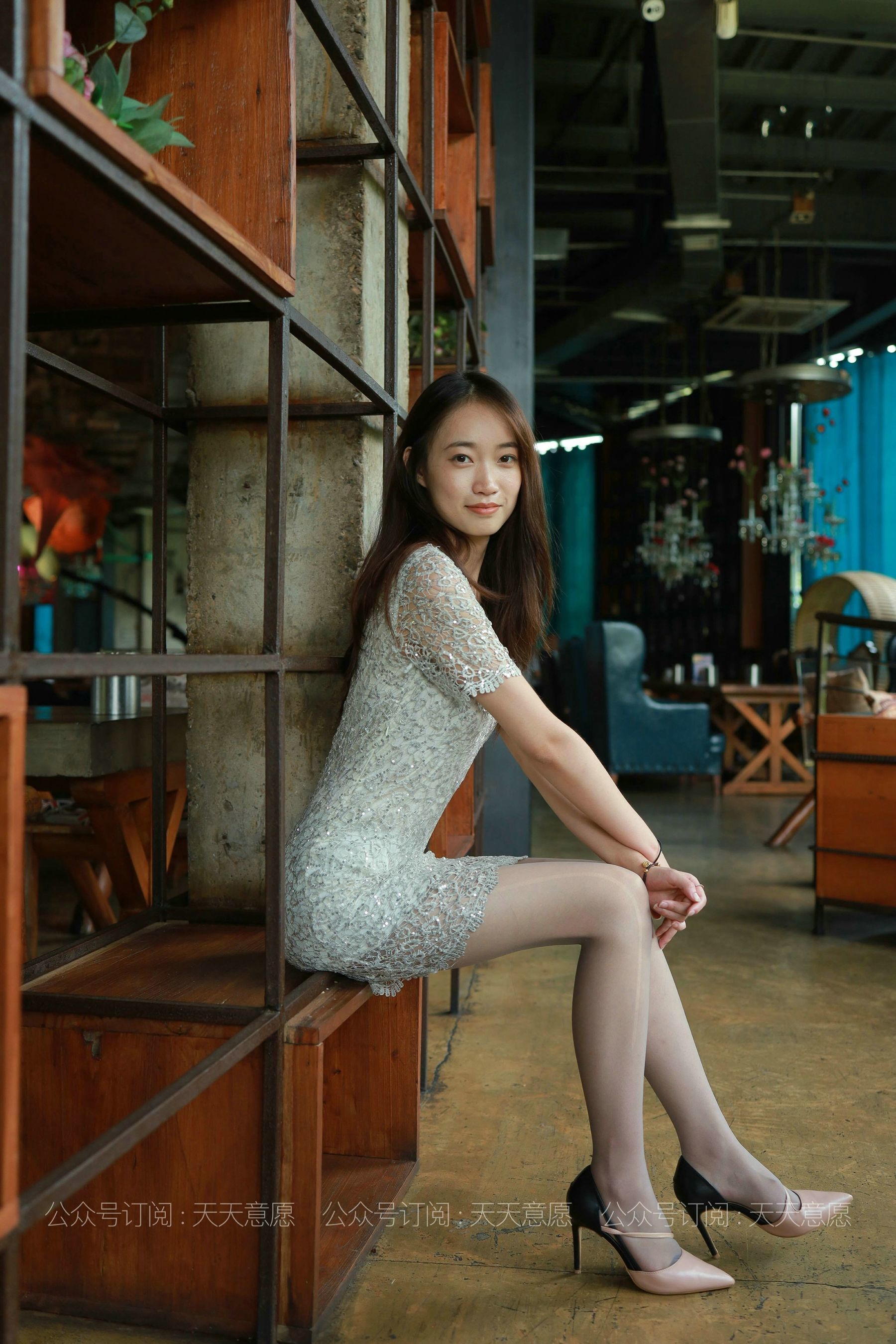 [IESS异思趣向] 丝享家 821：新人小高《初次见面》美腿丝袜套图