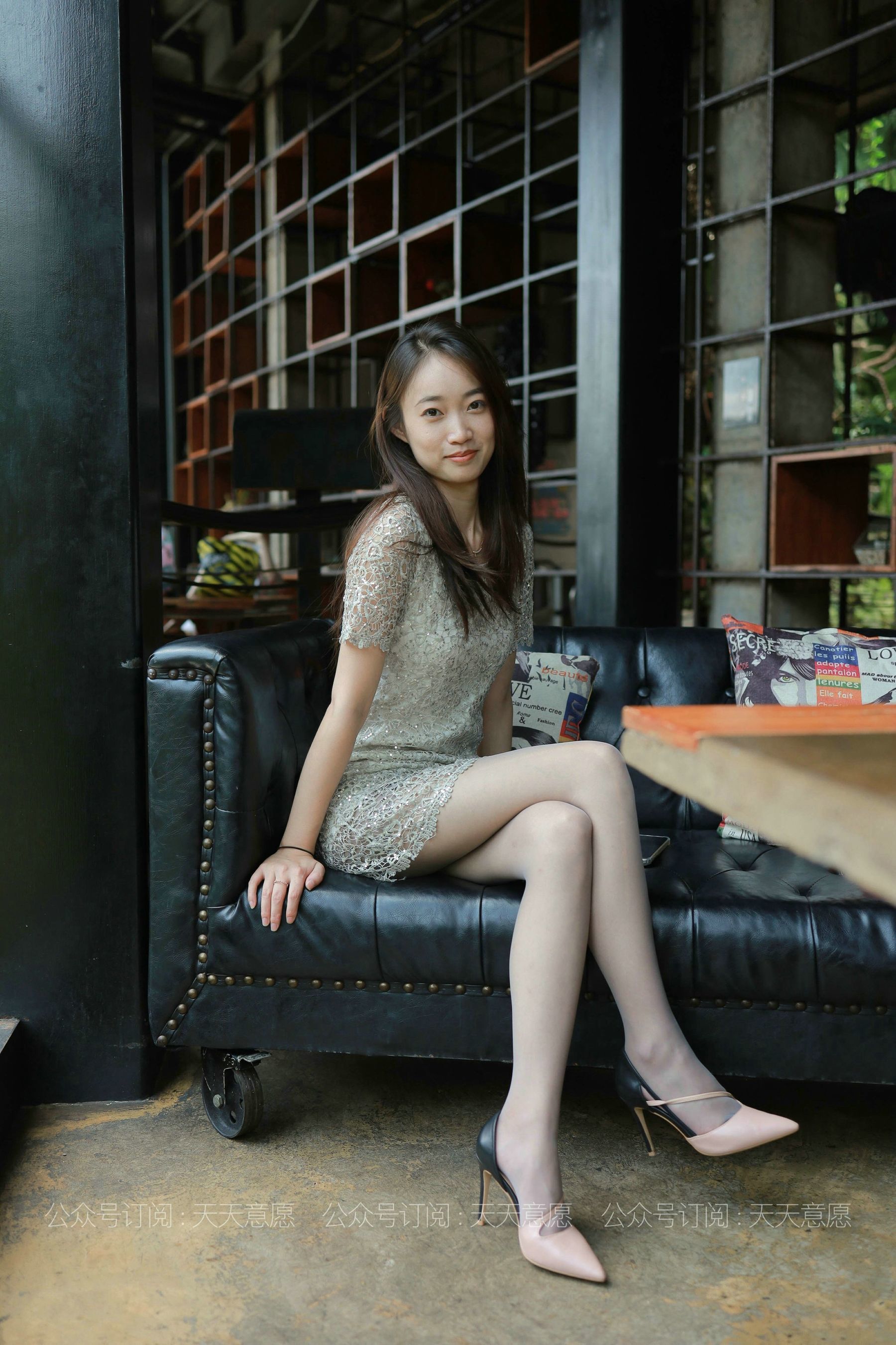 [IESS异思趣向] 丝享家 821：新人小高《初次见面》美腿丝袜套图