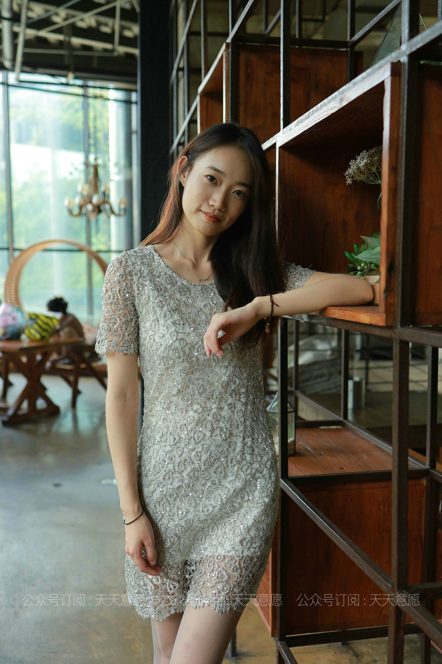 [IESS异思趣向] 丝享家 821：新人小高《初次见面》美腿丝袜套图