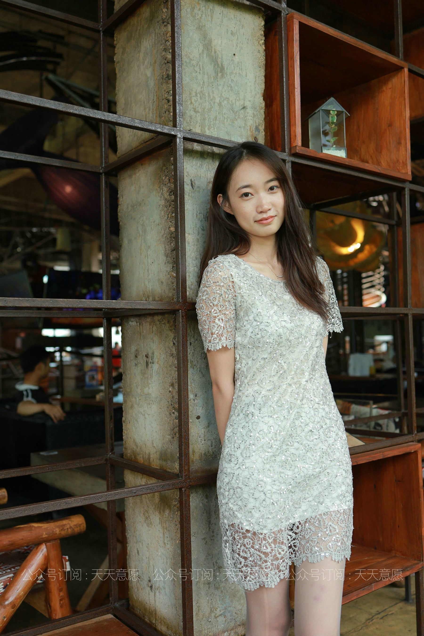 [IESS异思趣向] 丝享家 821：新人小高《初次见面》美腿丝袜套图