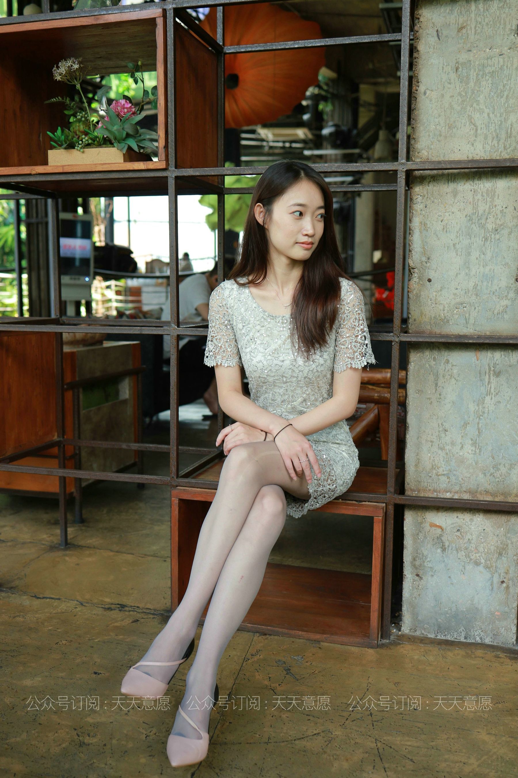 [IESS异思趣向] 丝享家 821：新人小高《初次见面》美腿丝袜套图