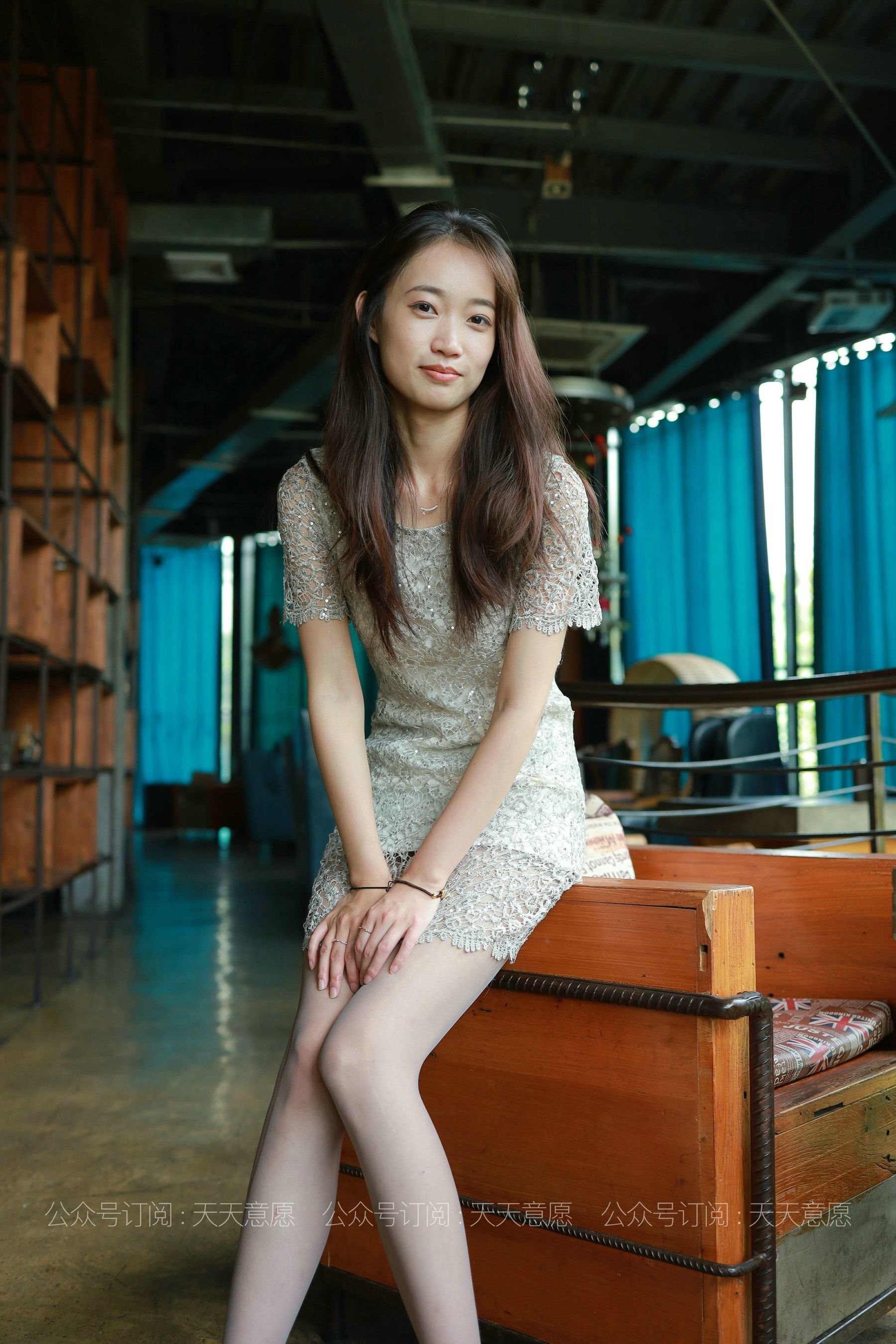 [IESS异思趣向] 丝享家 821：新人小高《初次见面》美腿丝袜套图