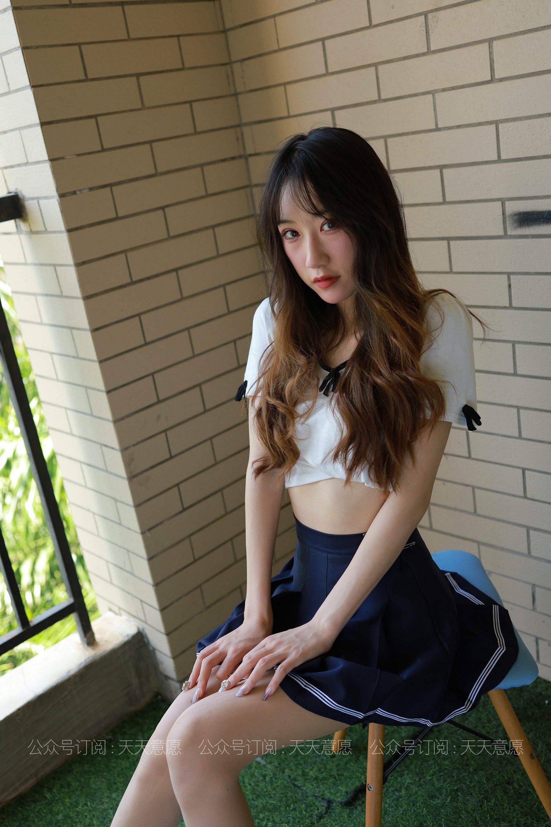 [IESS异思趣向] 丝享家 823：怡怡《长腿少女 新人报道》 丝袜美腿套图