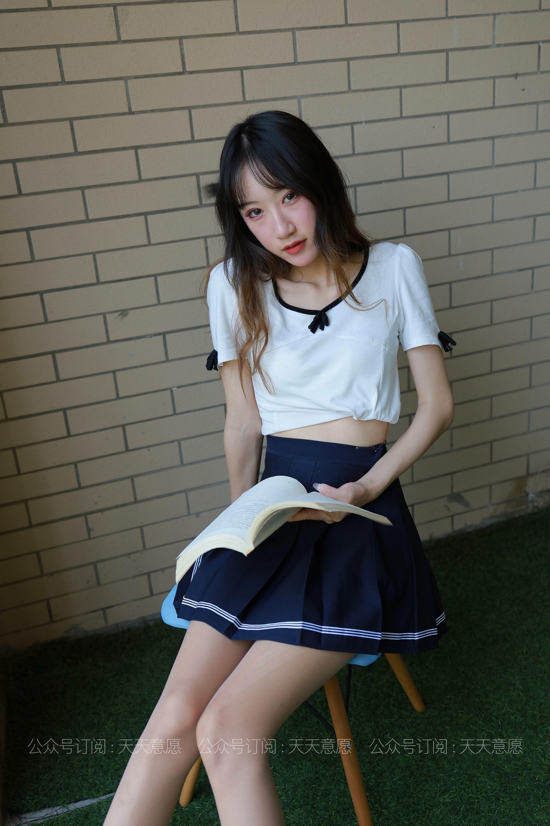 [IESS异思趣向] 丝享家 823：怡怡《长腿少女 新人报道》 丝袜美腿套图
