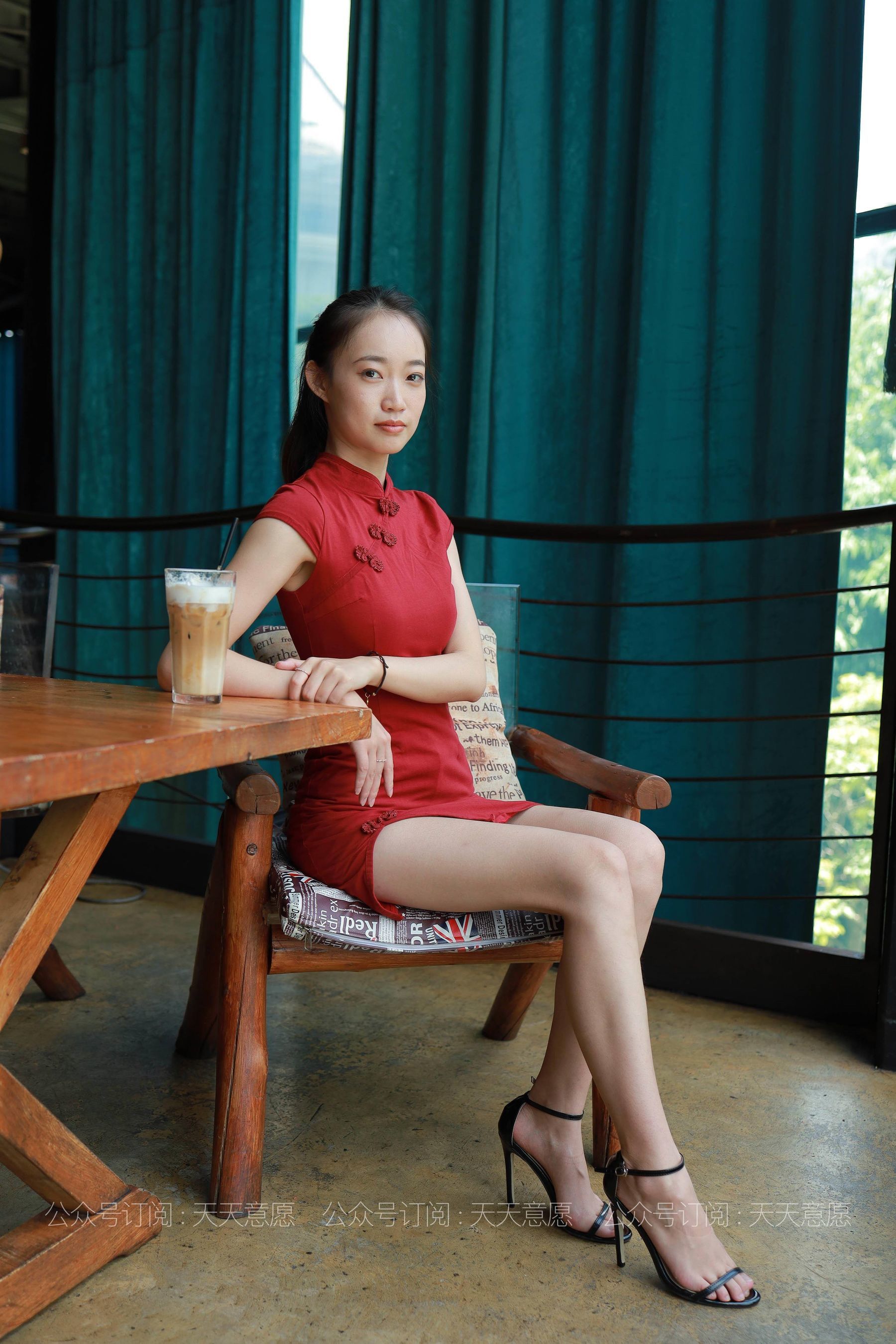 [IESS异思趣向] 丝享家 828：小高《自古红颜多美腿》 丝袜美腿套图