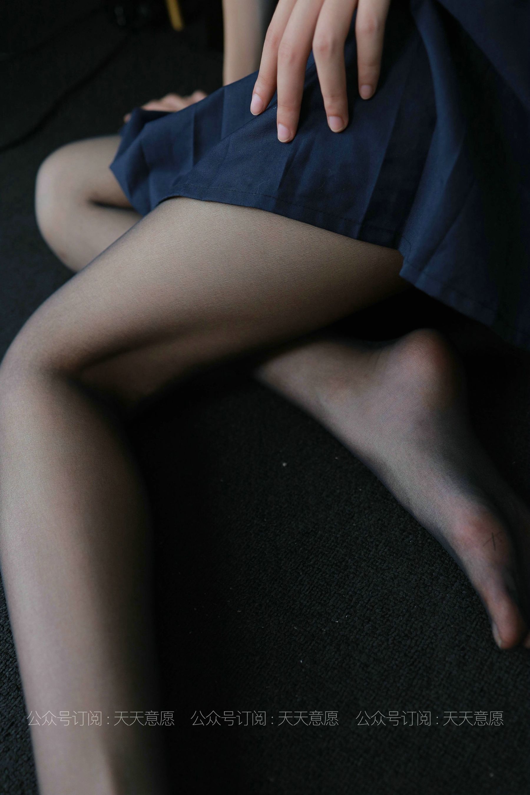 [IESS异思趣向] 丝享家831：肉肉《长腿女制服》  丝袜美腿套图