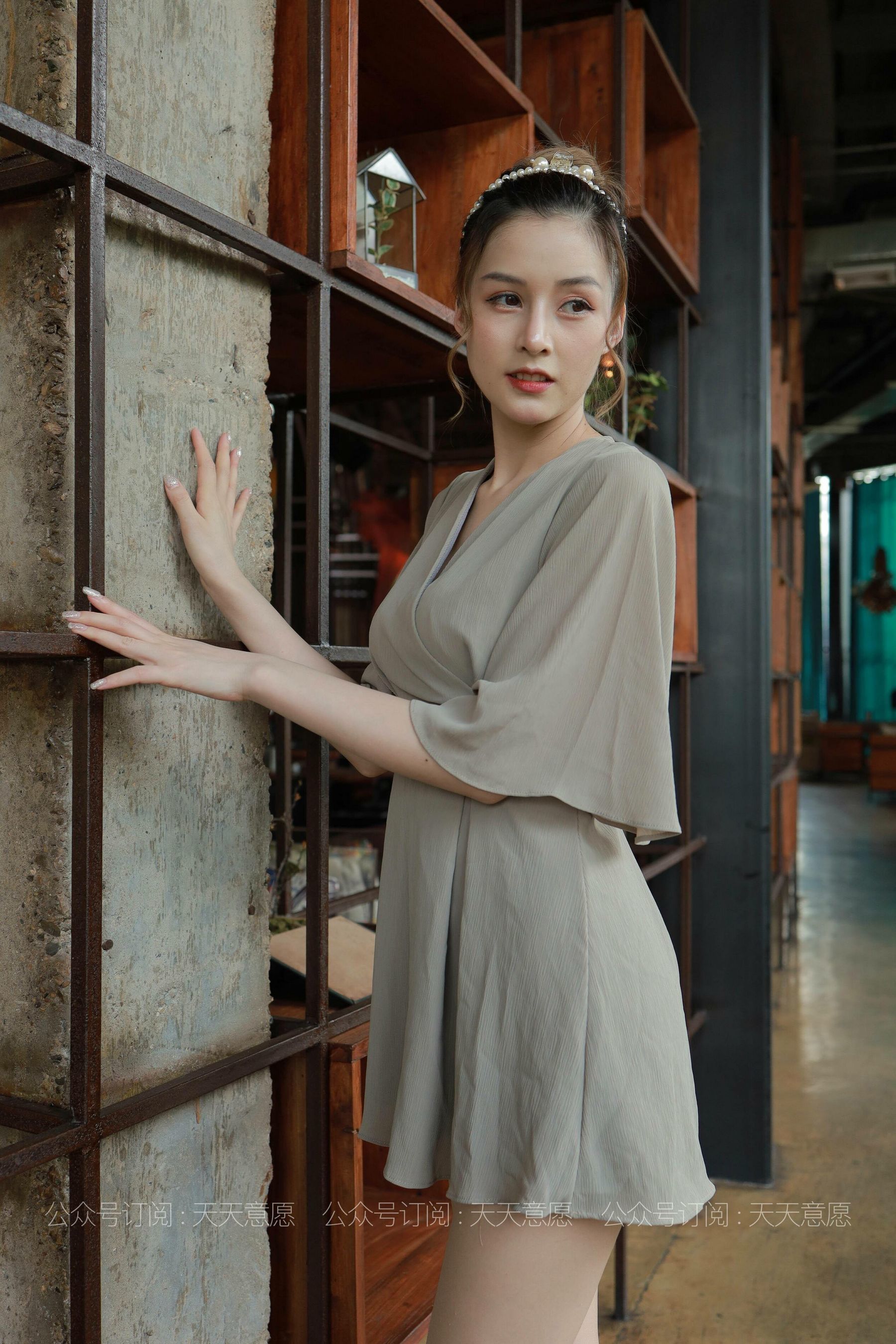 [IESS异思趣向] 丝享家 832：九妹《可甜可盐大长腿》 丝袜美腿套图
