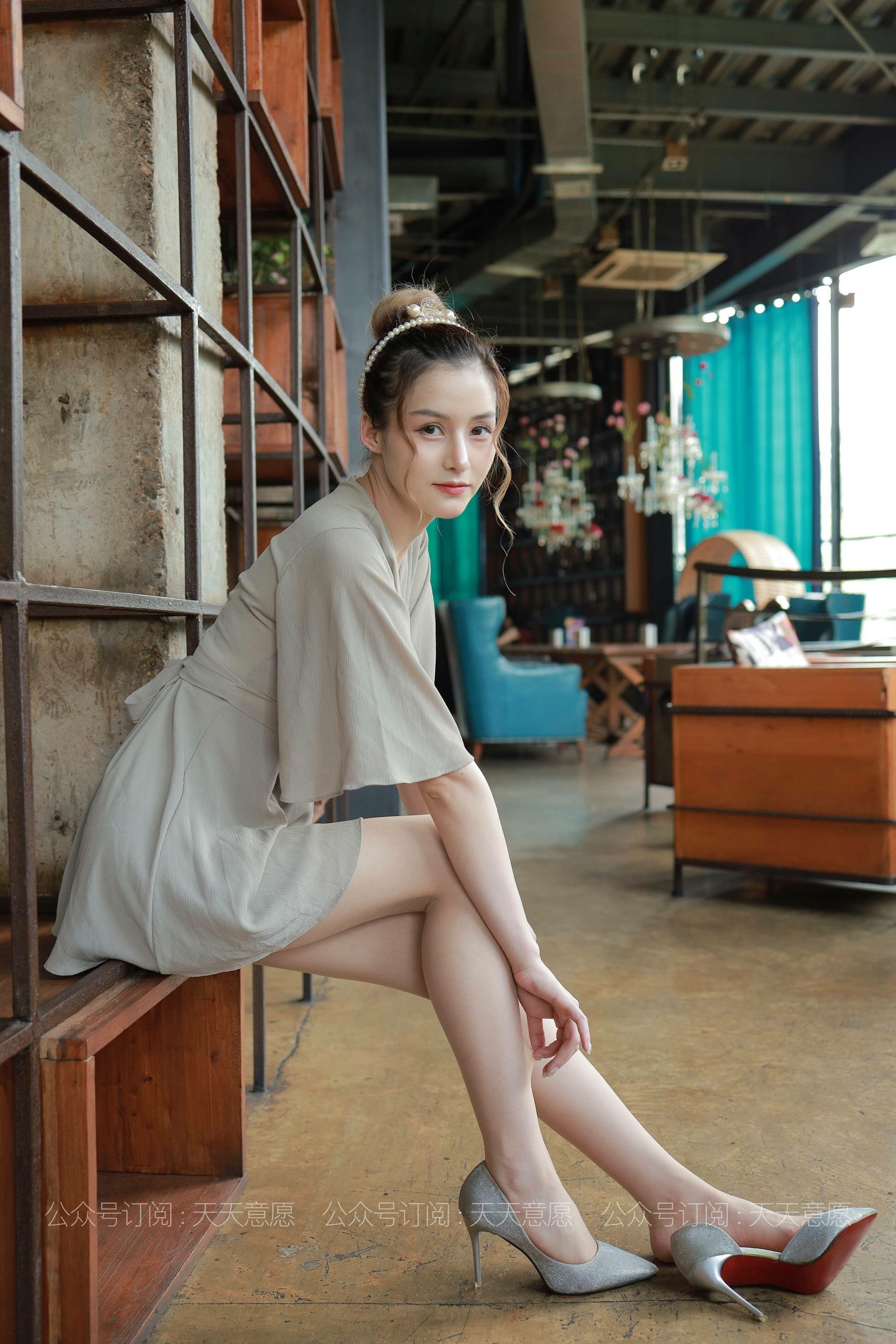 [IESS异思趣向] 丝享家 832：九妹《可甜可盐大长腿》 丝袜美腿套图