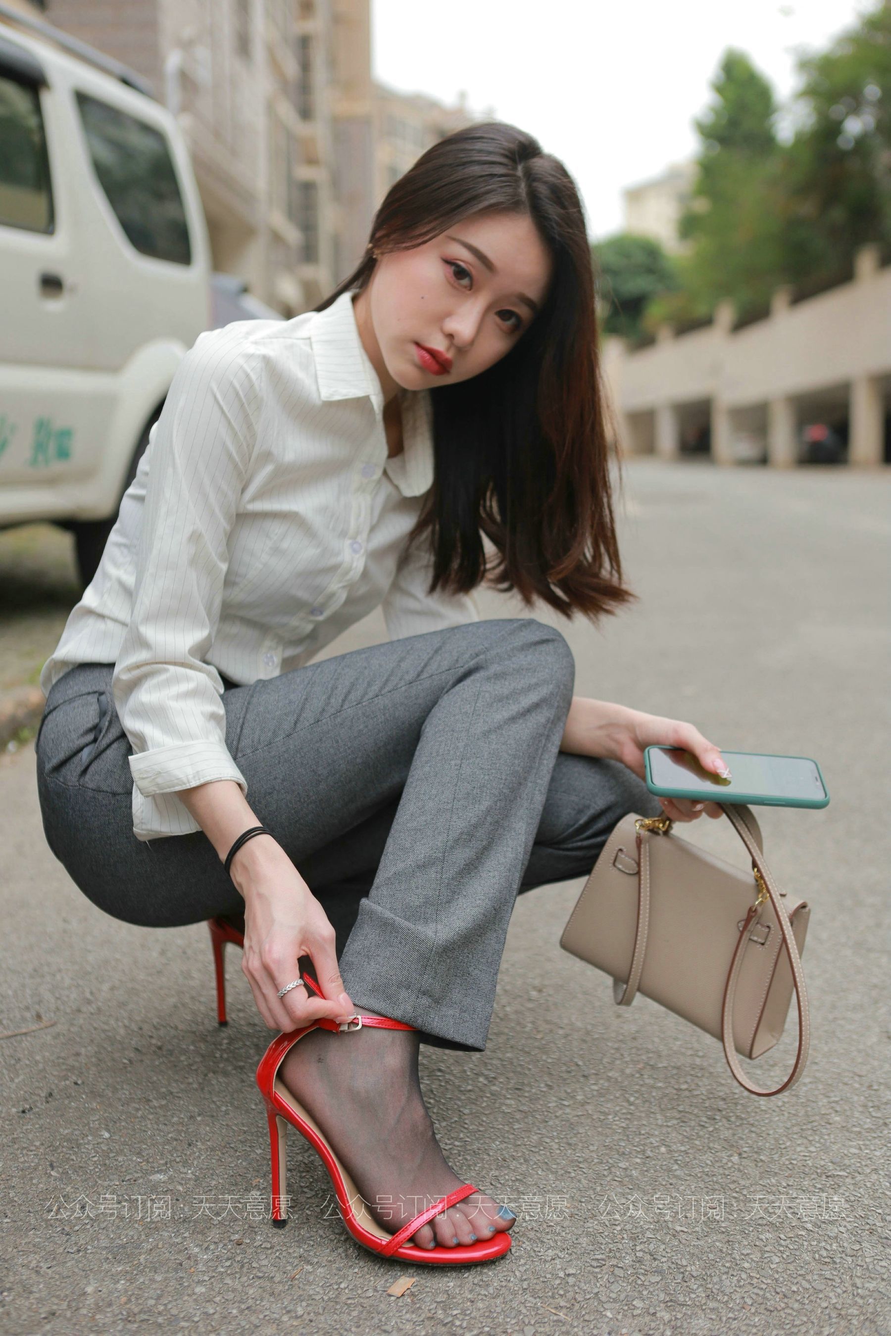 [IESS异思趣向] 丝享家 833：佳爷《六月女神特辑》 丝袜美腿套图