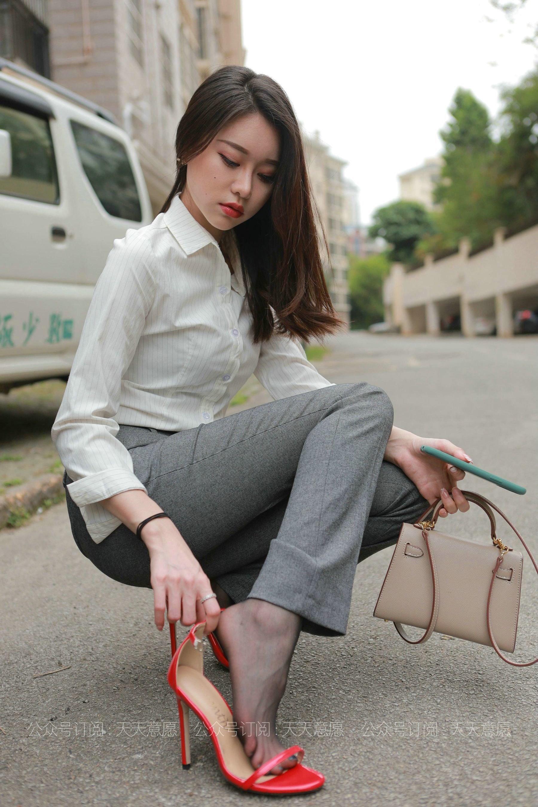 [IESS异思趣向] 丝享家 833：佳爷《六月女神特辑》 丝袜美腿套图